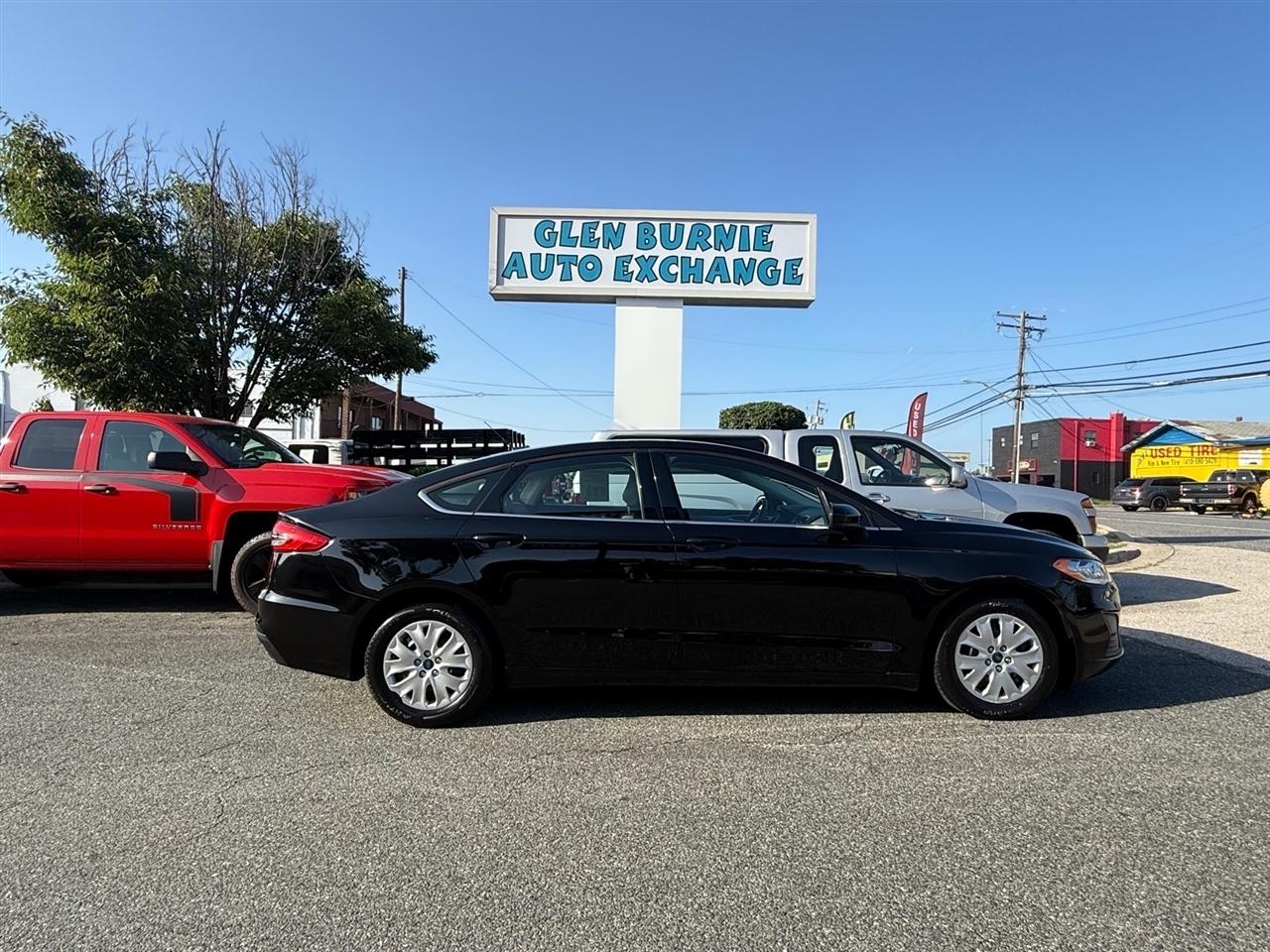 Ford Fusion S FWD 2019
