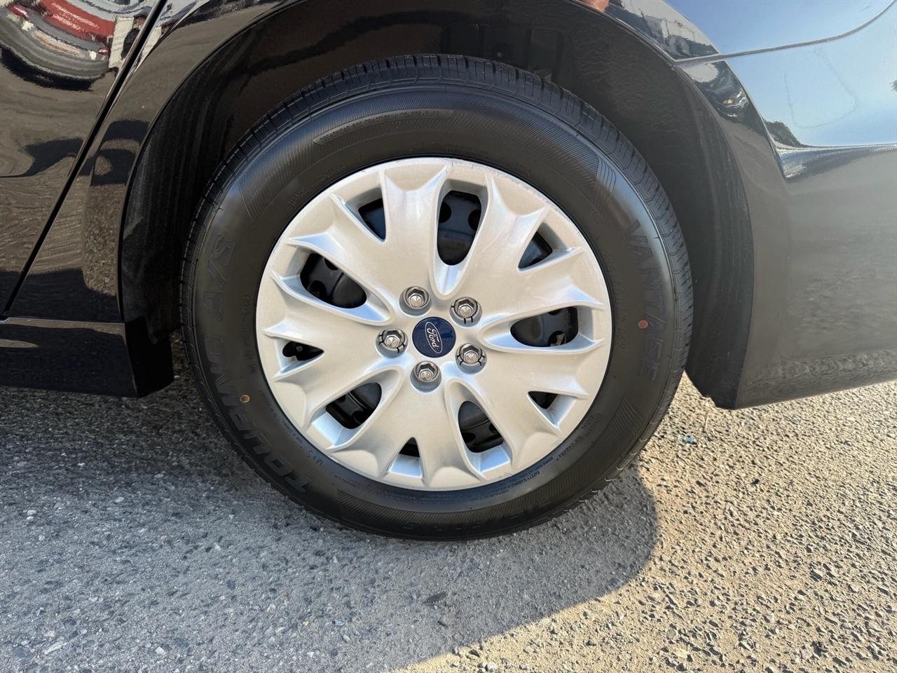 Ford Fusion S FWD 2019