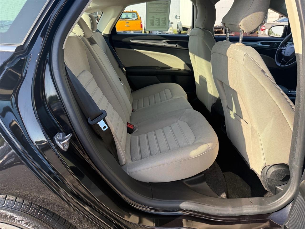Ford Fusion S FWD 2019