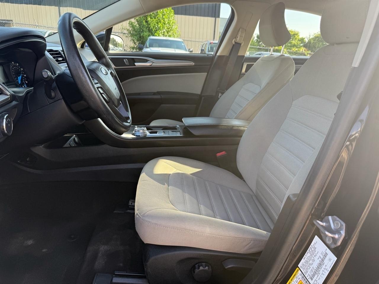 Ford Fusion S FWD 2019