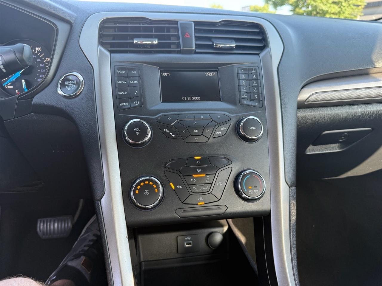 Ford Fusion S FWD 2019