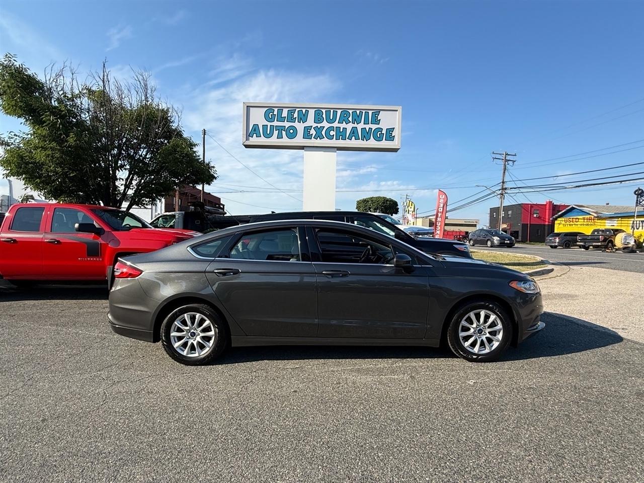 Ford Fusion S FWD 2017
