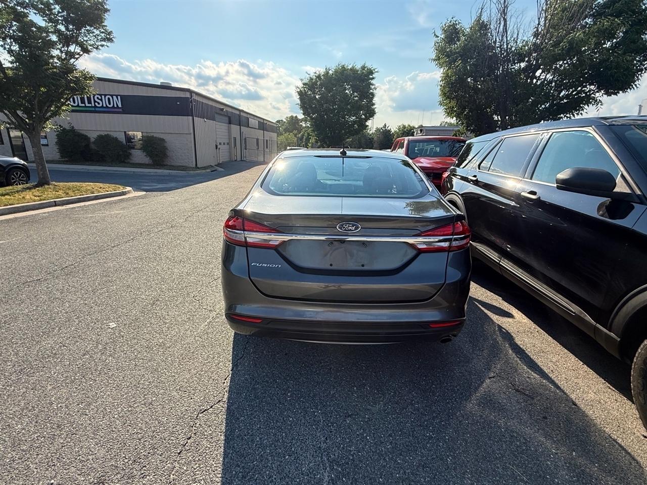 Ford Fusion S FWD 2017