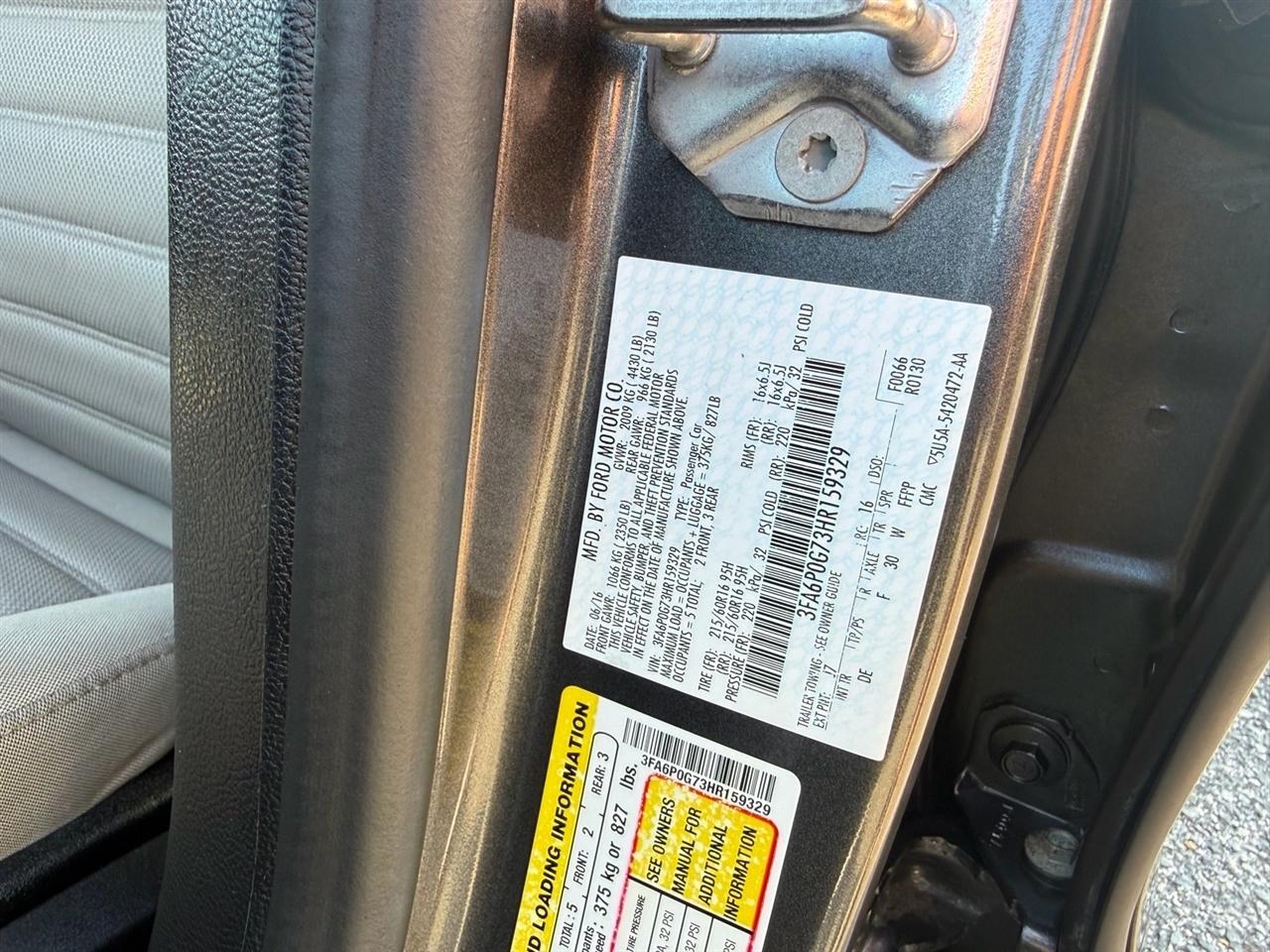 Ford Fusion S FWD 2017