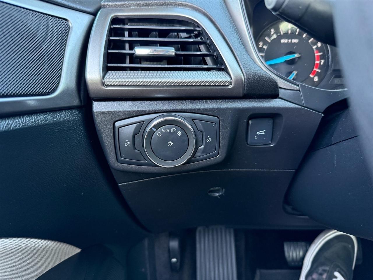 Ford Fusion S FWD 2017