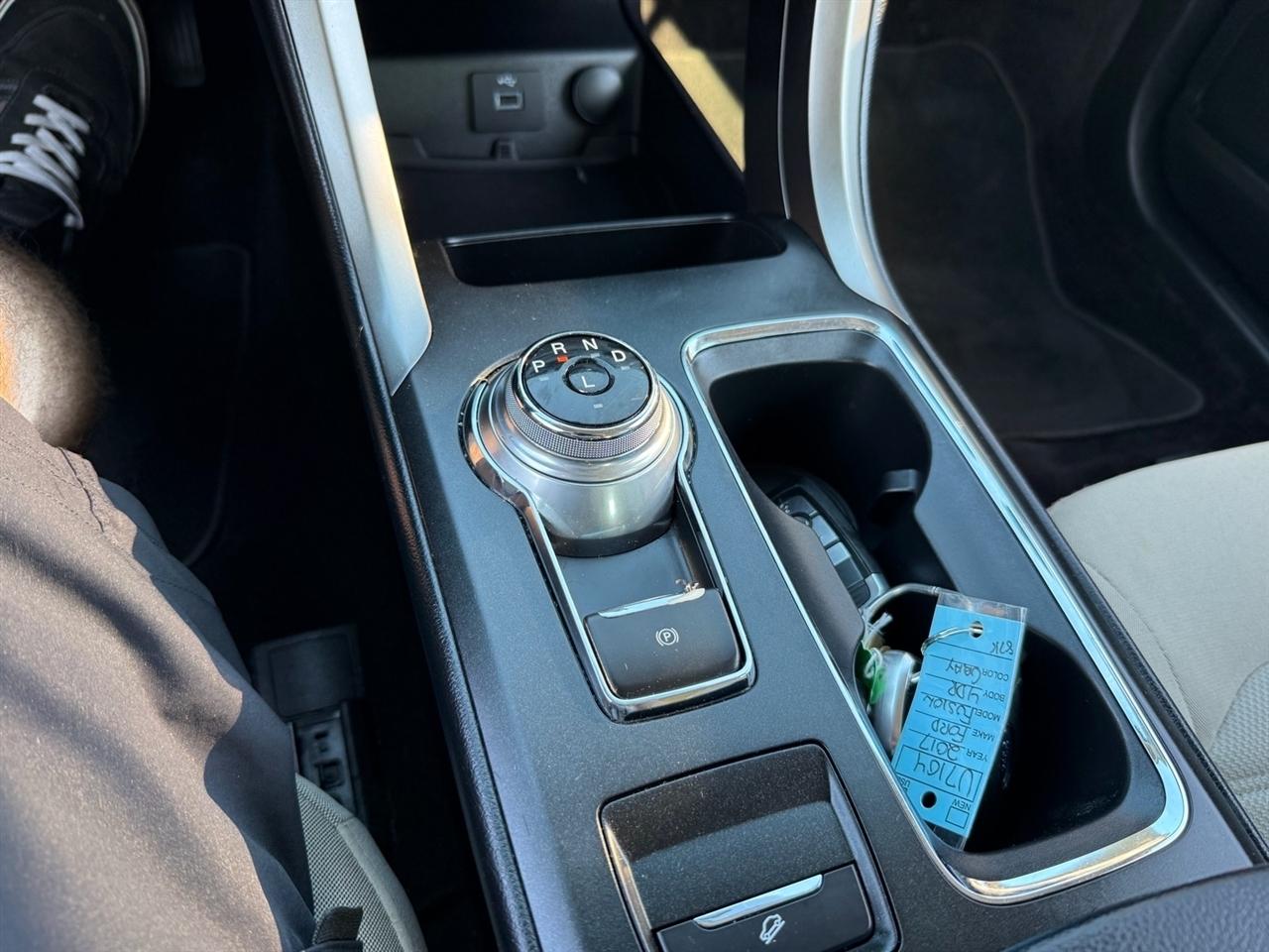 Ford Fusion S FWD 2017