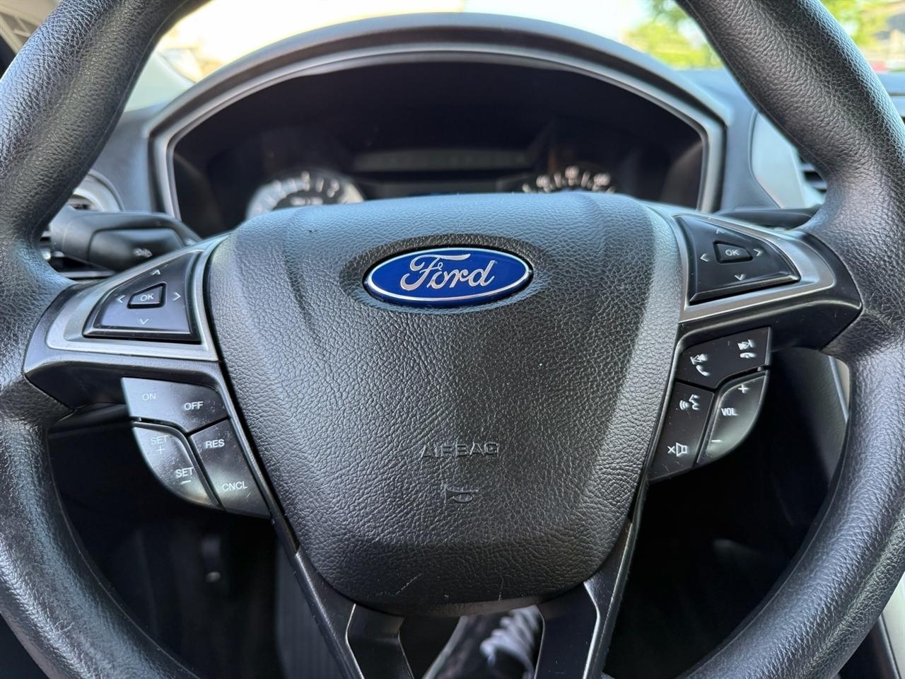 Ford Fusion S FWD 2017