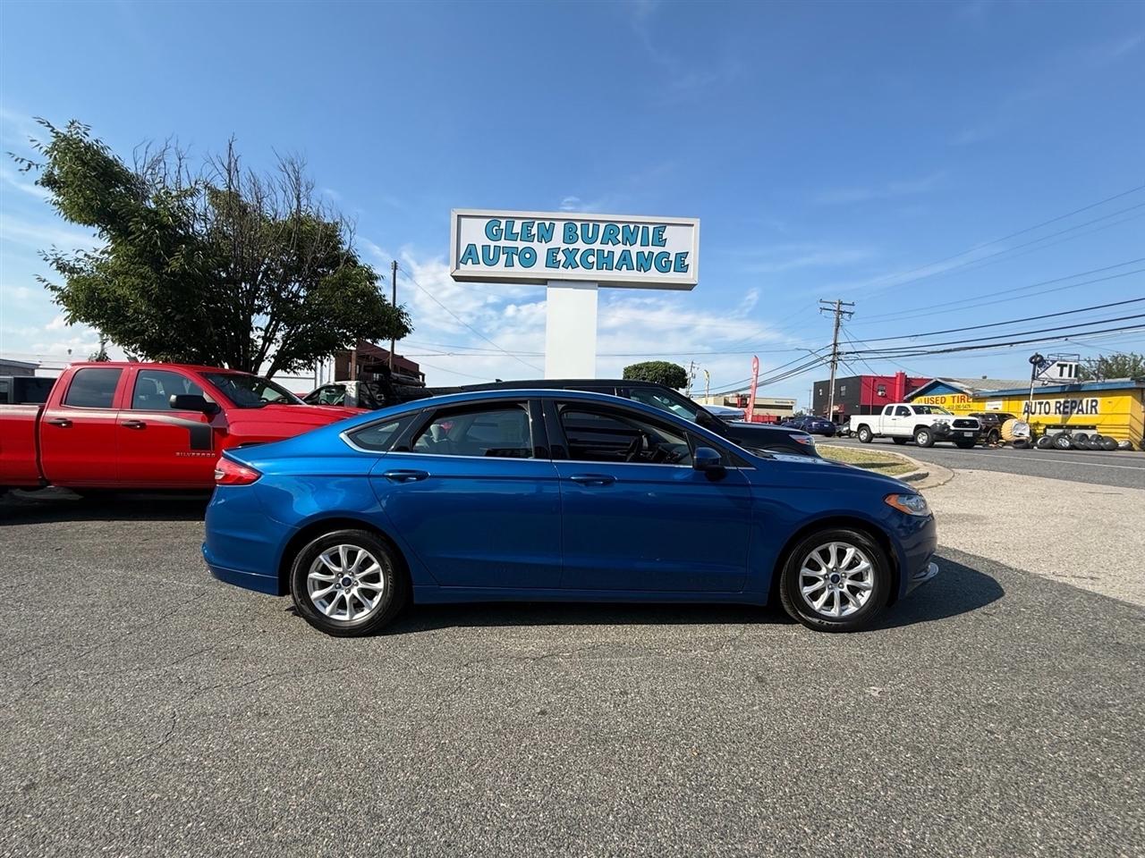 Ford Fusion S FWD 2017