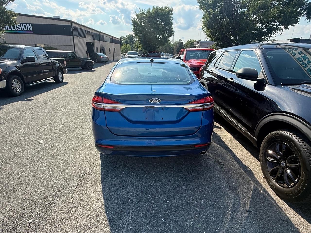 Ford Fusion S FWD 2017