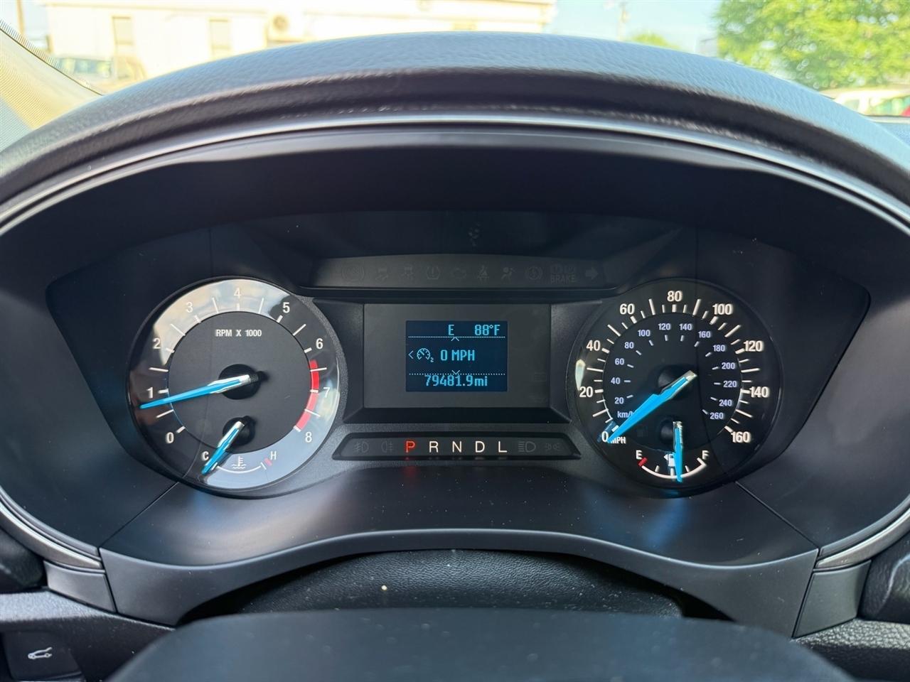 Ford Fusion S FWD 2017