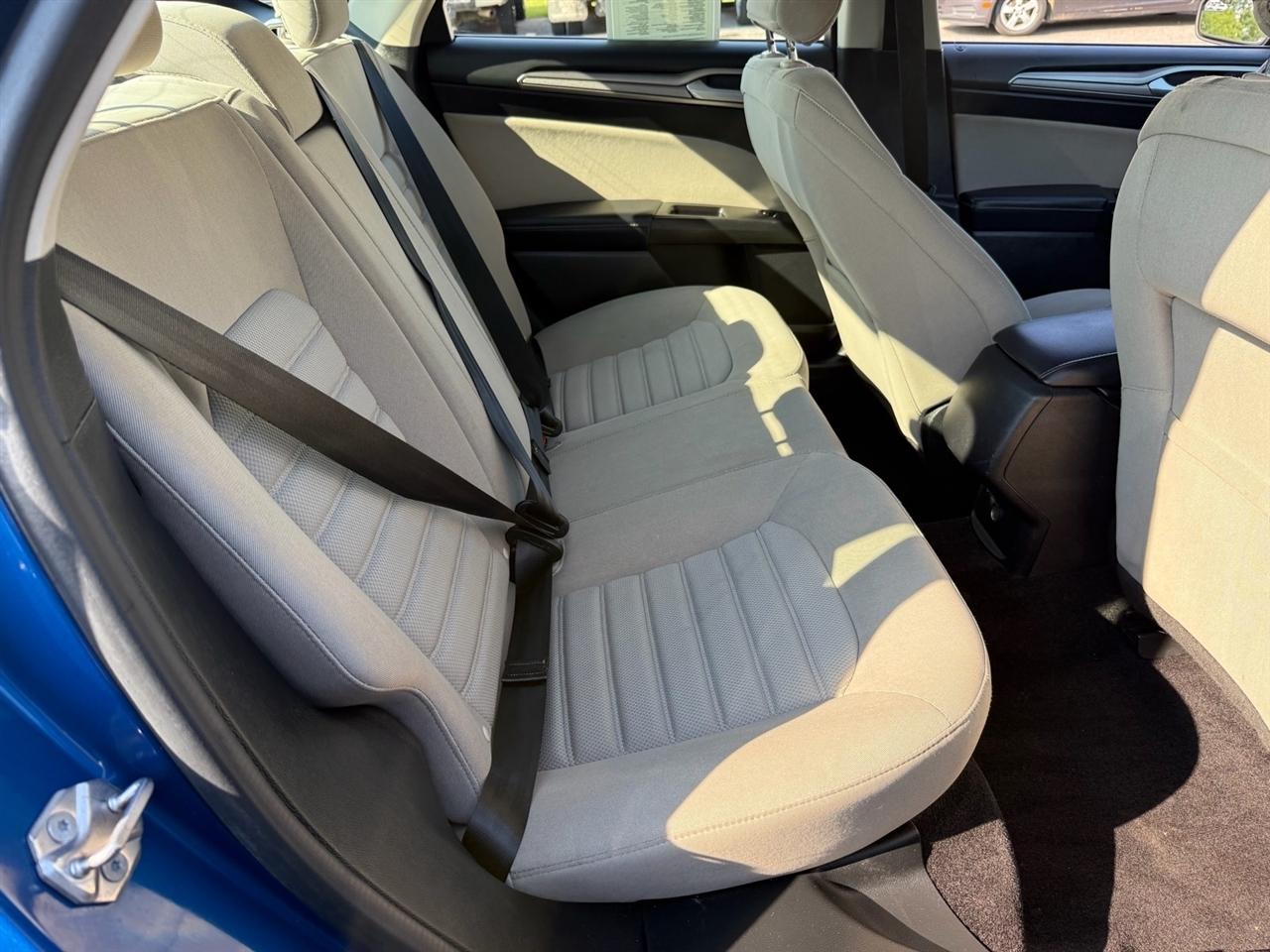 Ford Fusion S FWD 2017