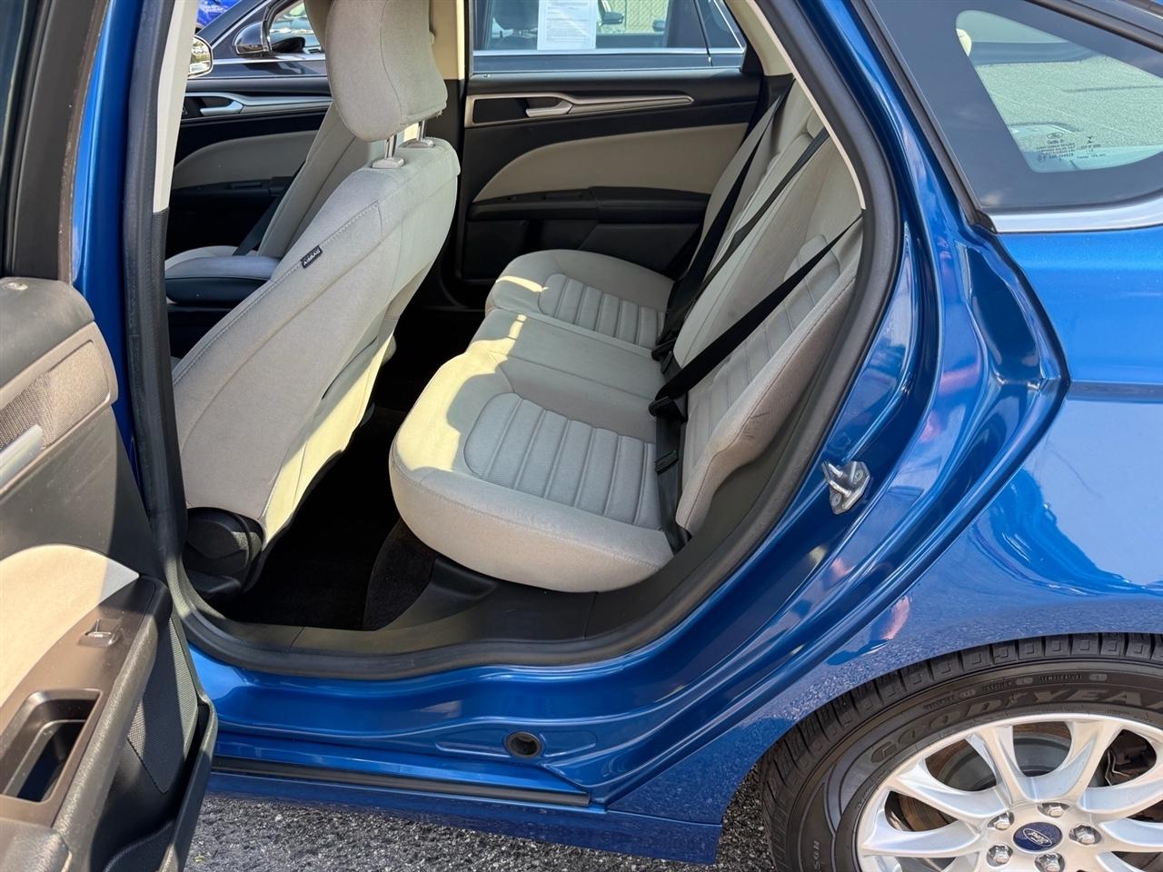 Ford Fusion S FWD 2017
