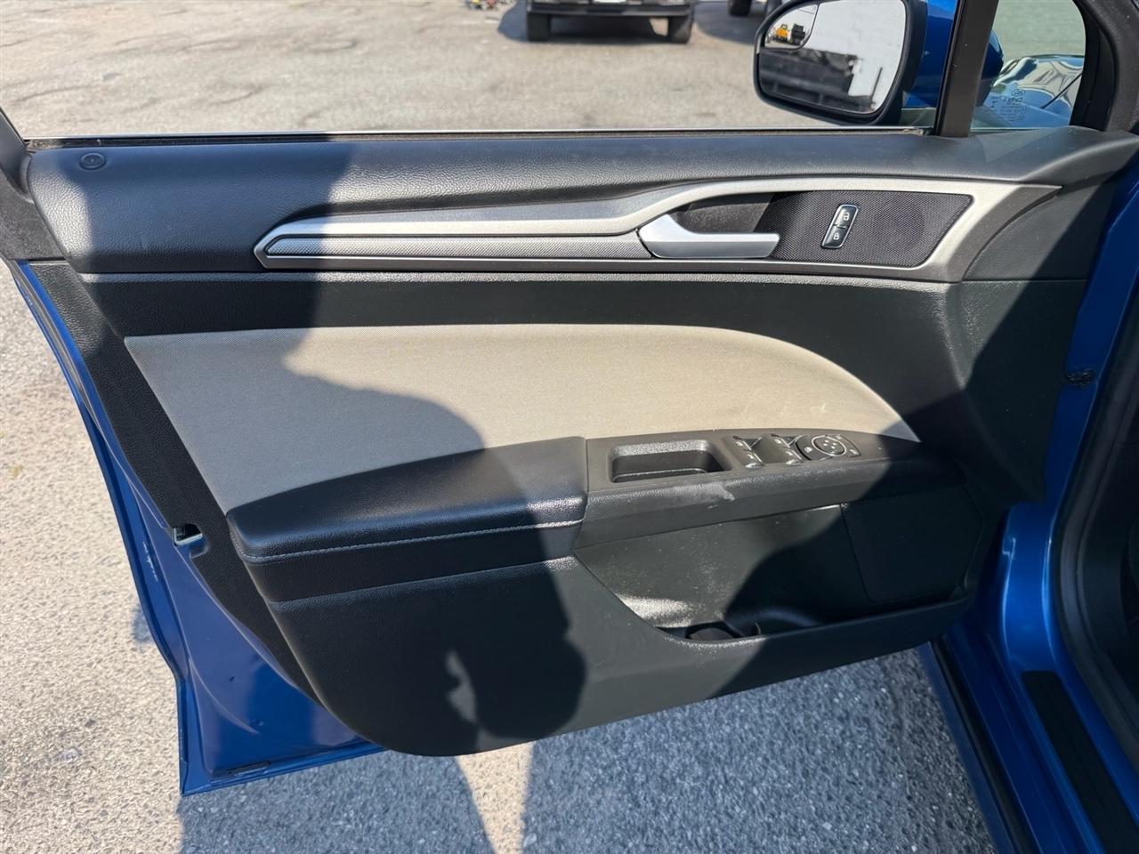 Ford Fusion S FWD 2017