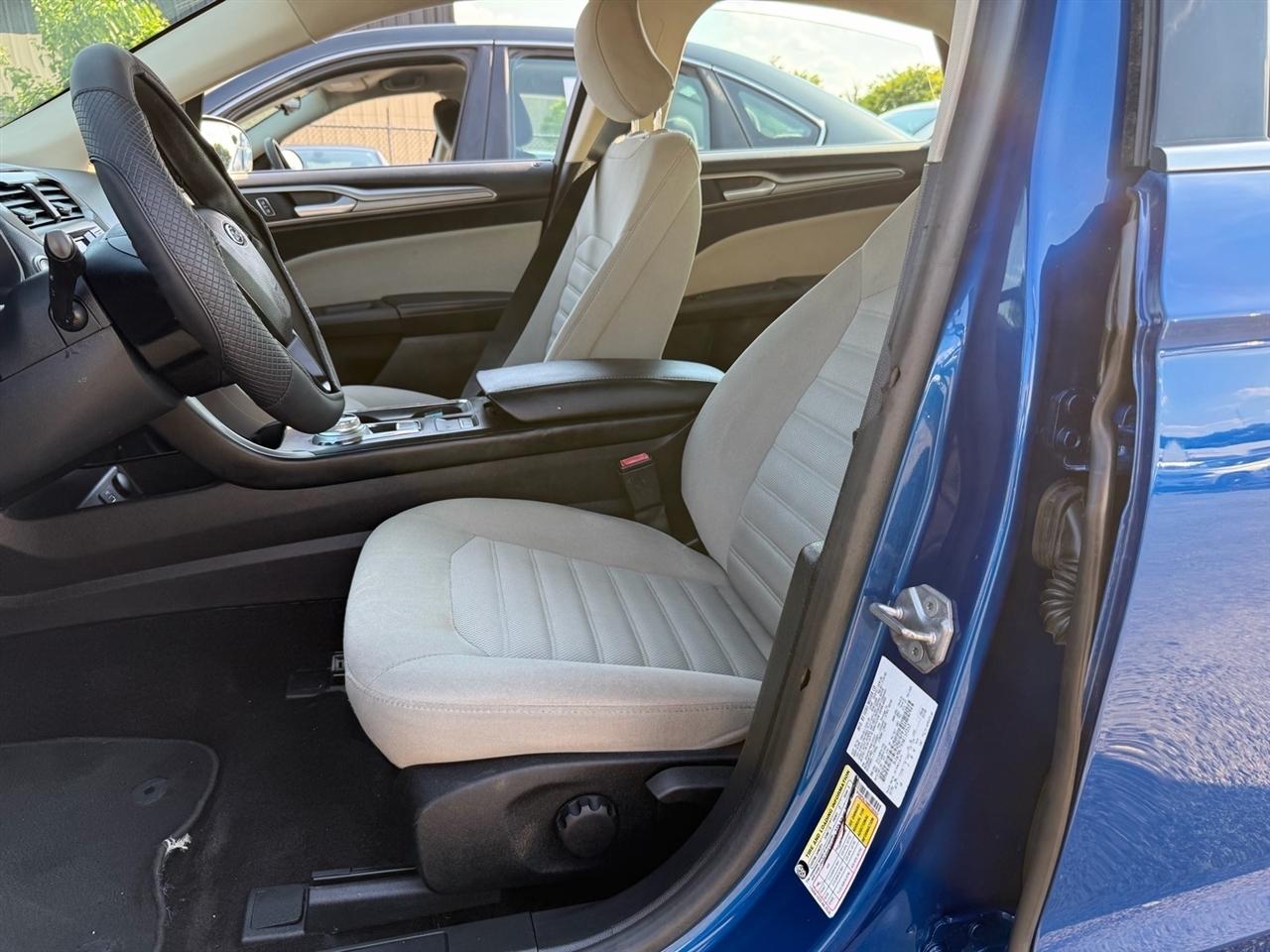 Ford Fusion S FWD 2017