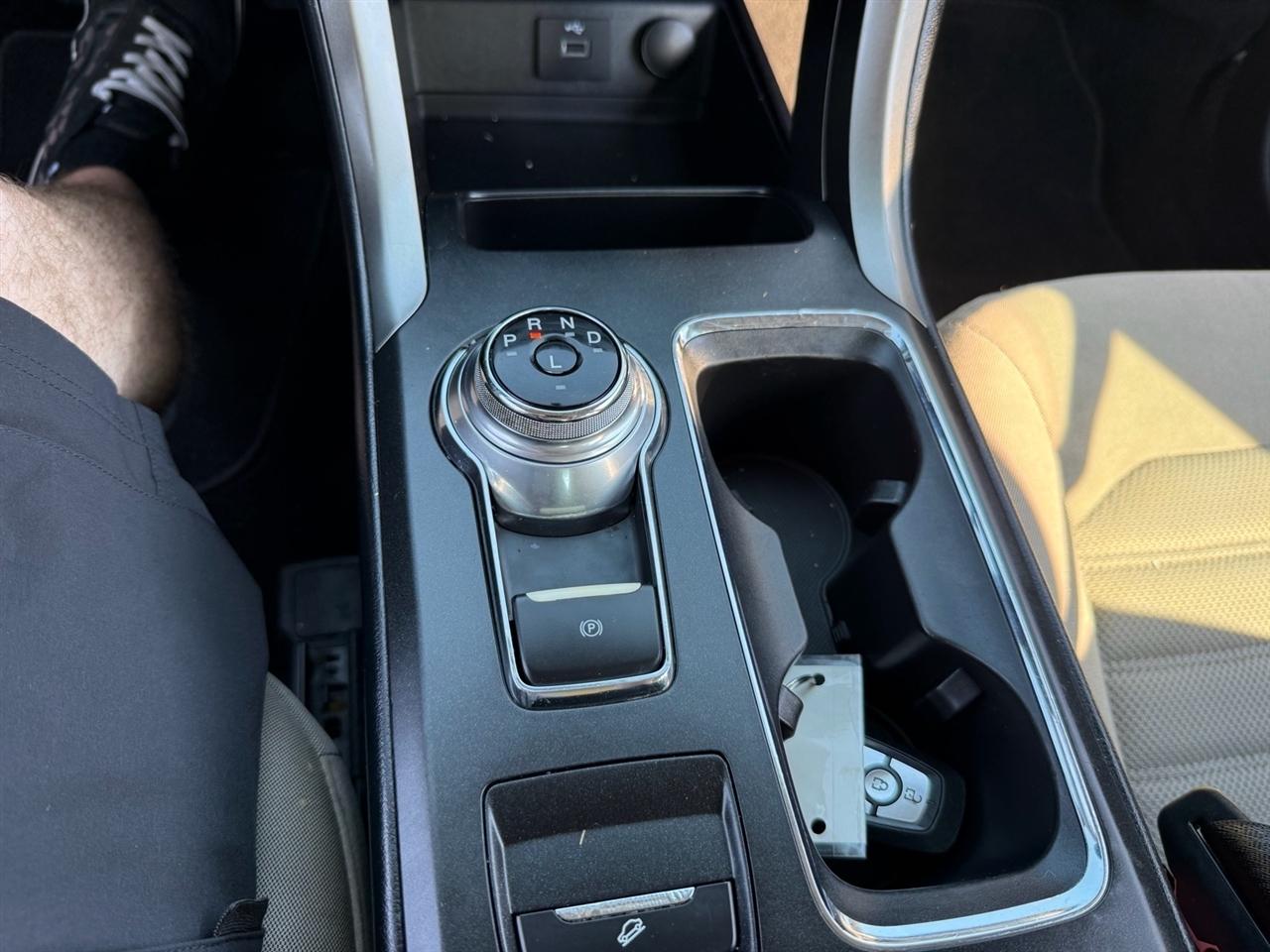 Ford Fusion S FWD 2017