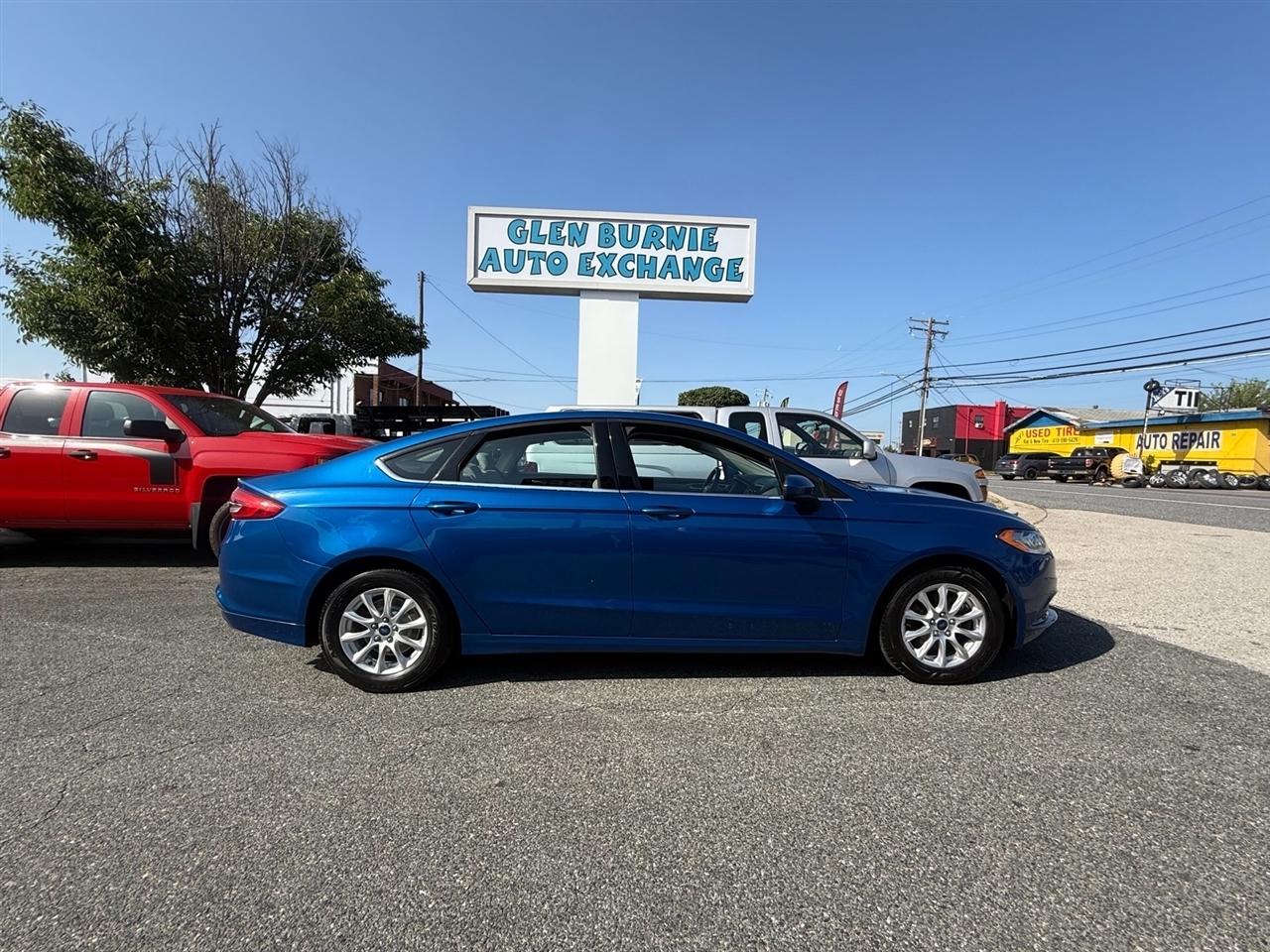 Ford Fusion S FWD 2017
