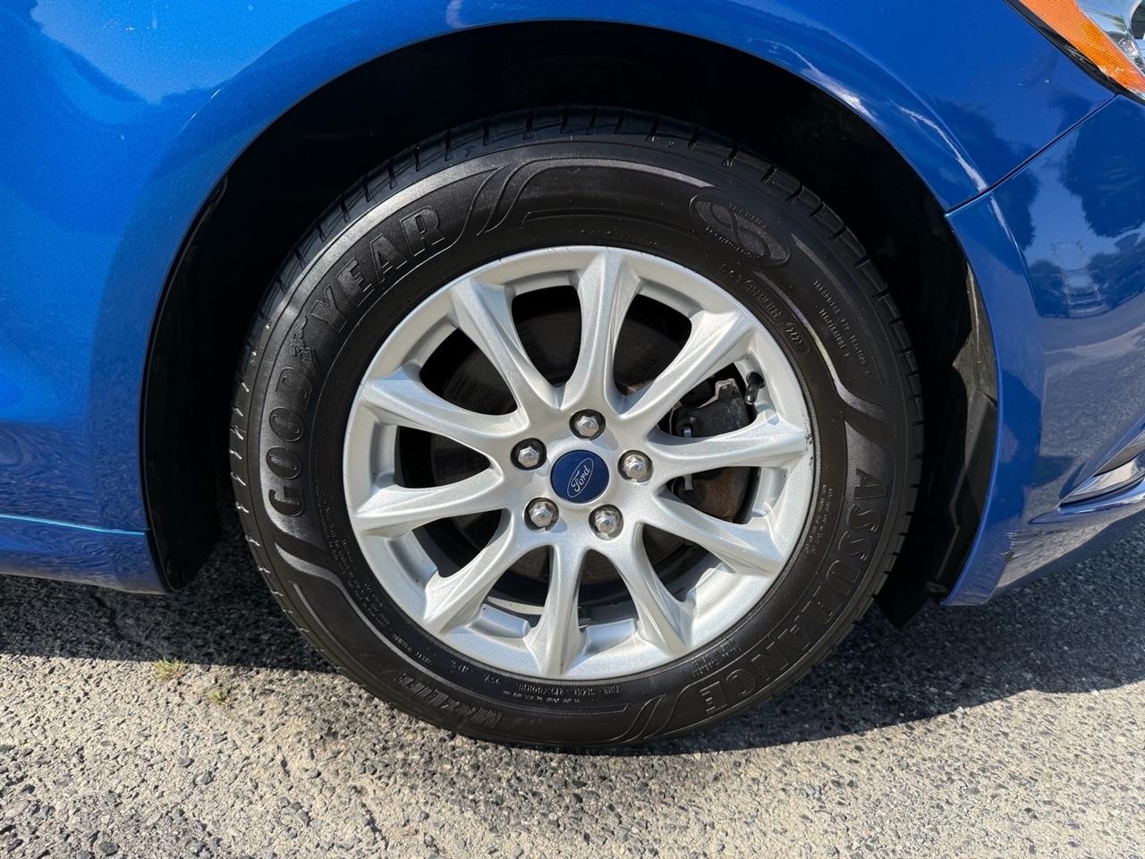 Ford Fusion S FWD 2017
