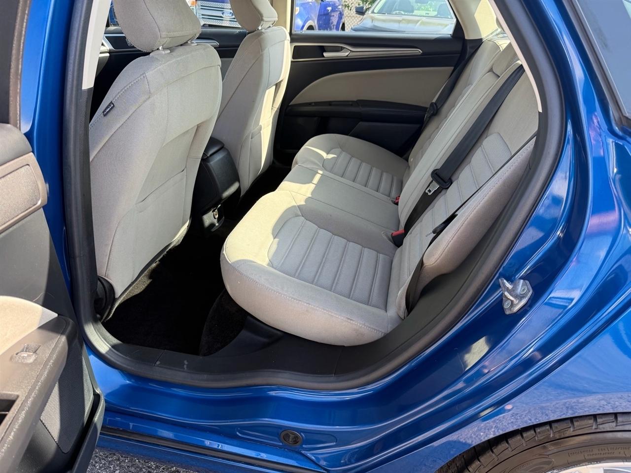 Ford Fusion S FWD 2017
