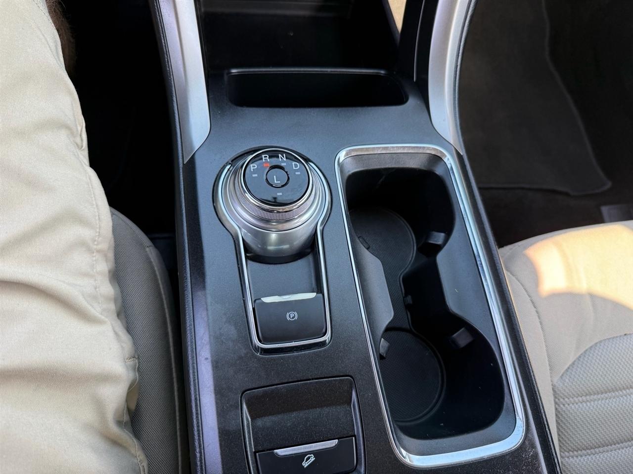 Ford Fusion S FWD 2017