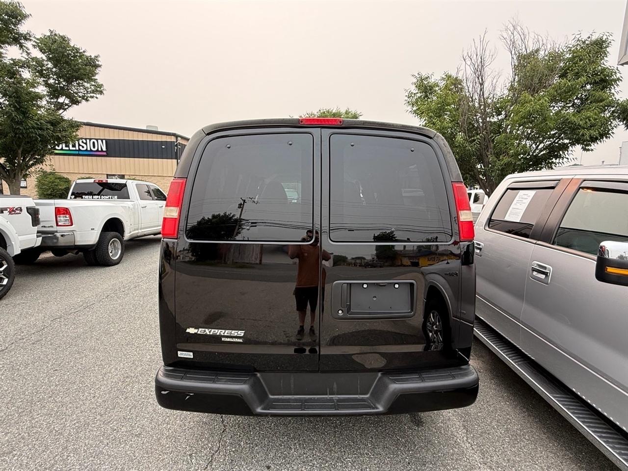 Chevrolet Express Passenger RWD 2500 135" LS 2014
