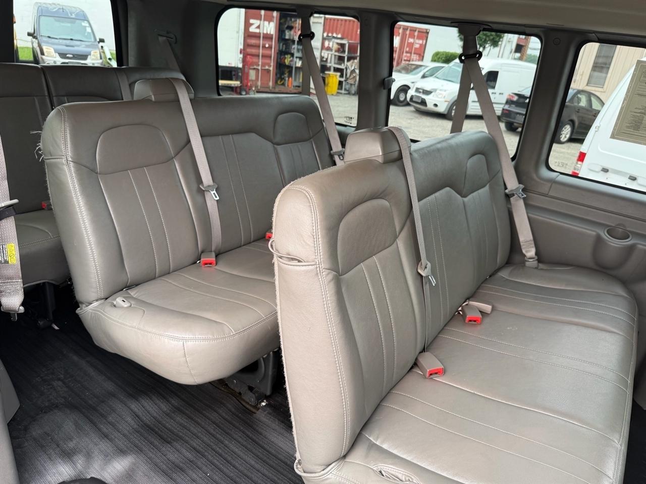Chevrolet Express Passenger RWD 2500 135" LS 2014