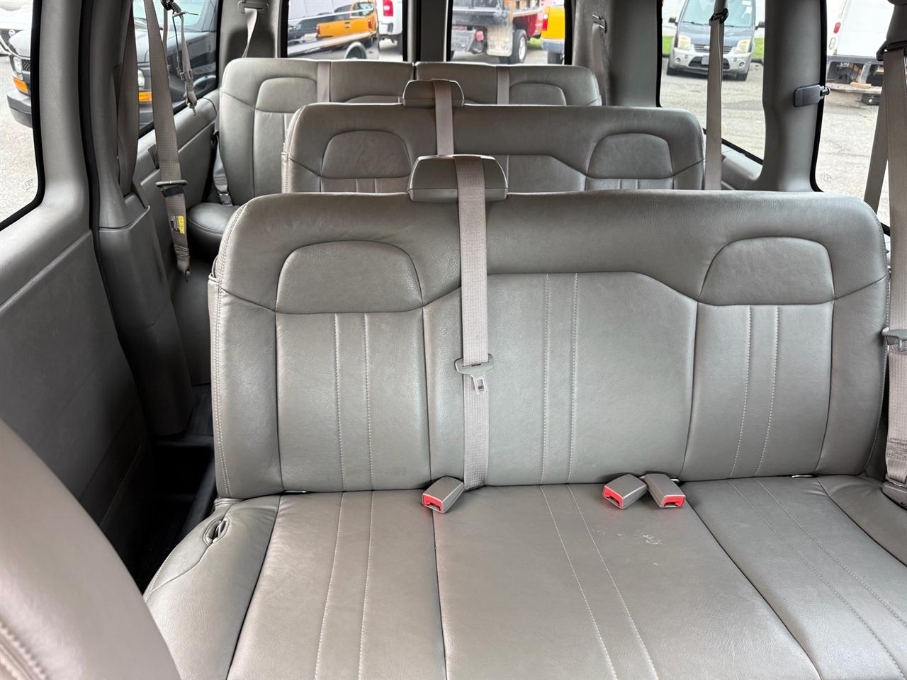 Chevrolet Express Passenger RWD 2500 135" LS 2014