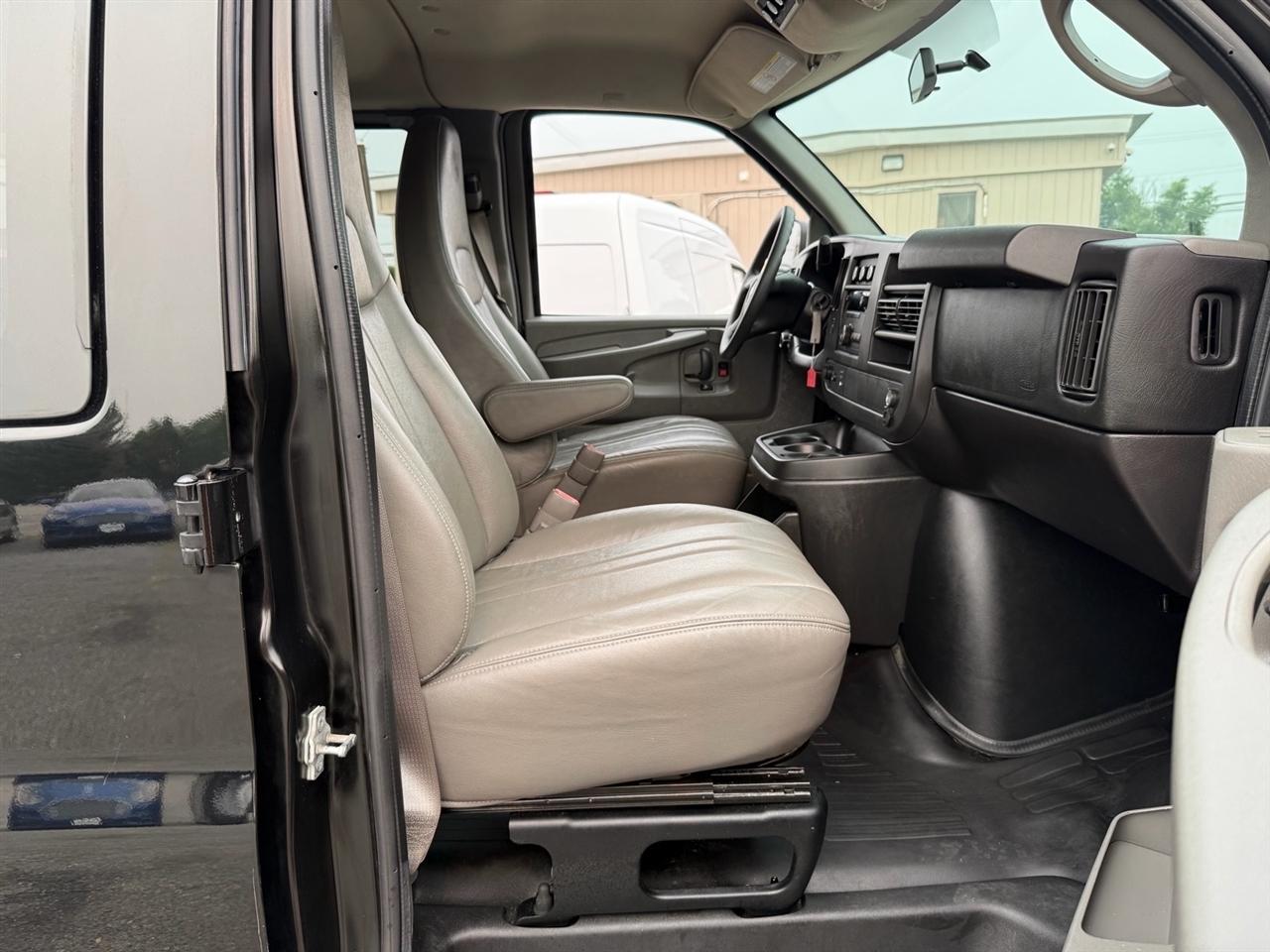Chevrolet Express Passenger RWD 2500 135" LS 2014