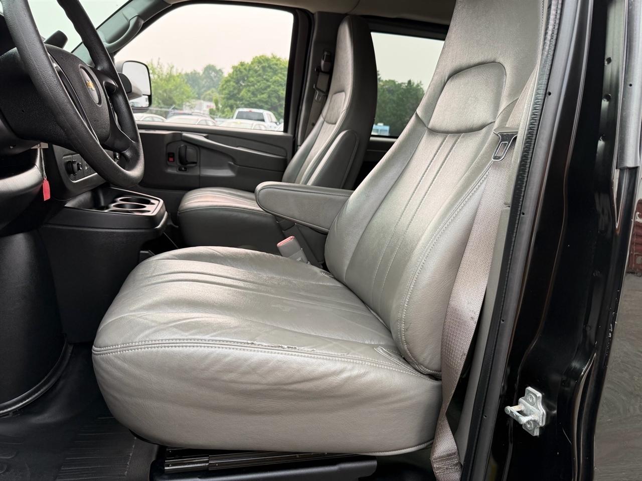 Chevrolet Express Passenger RWD 2500 135" LS 2014