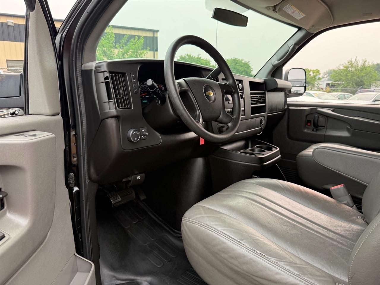 Chevrolet Express Passenger RWD 2500 135" LS 2014