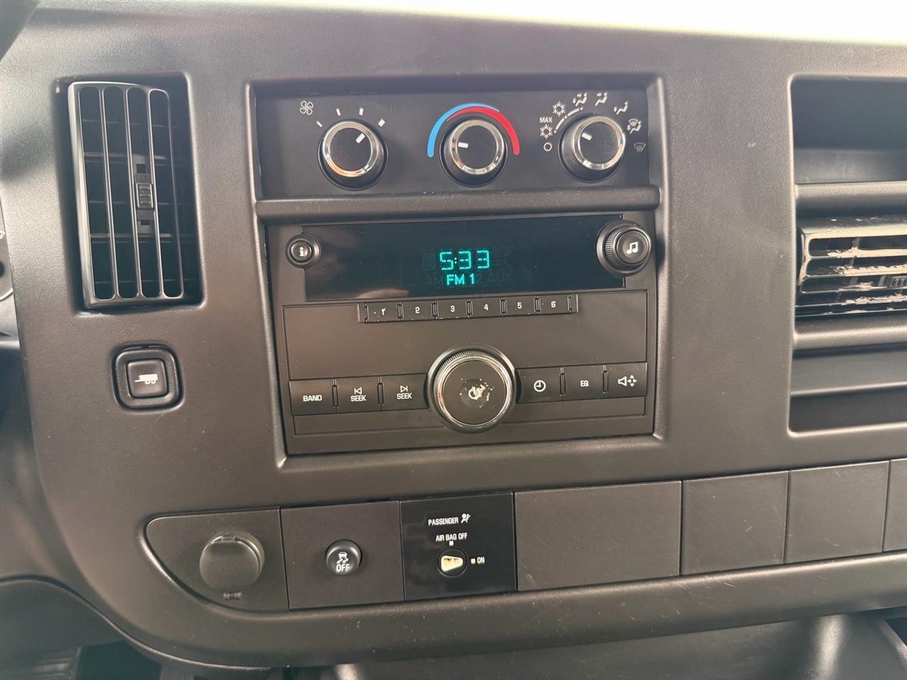 Chevrolet Express Passenger RWD 2500 135" LS 2014