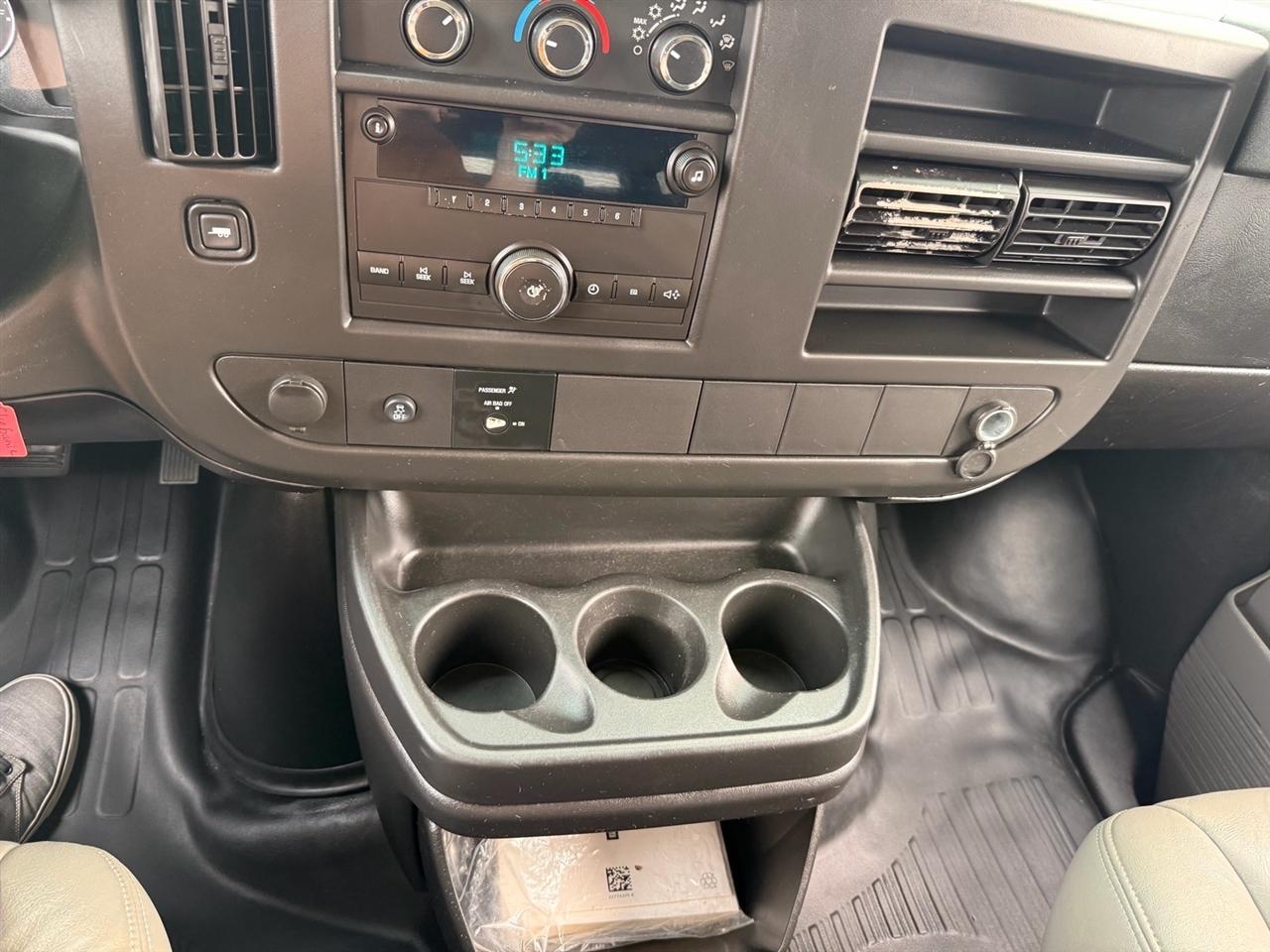Chevrolet Express Passenger RWD 2500 135" LS 2014