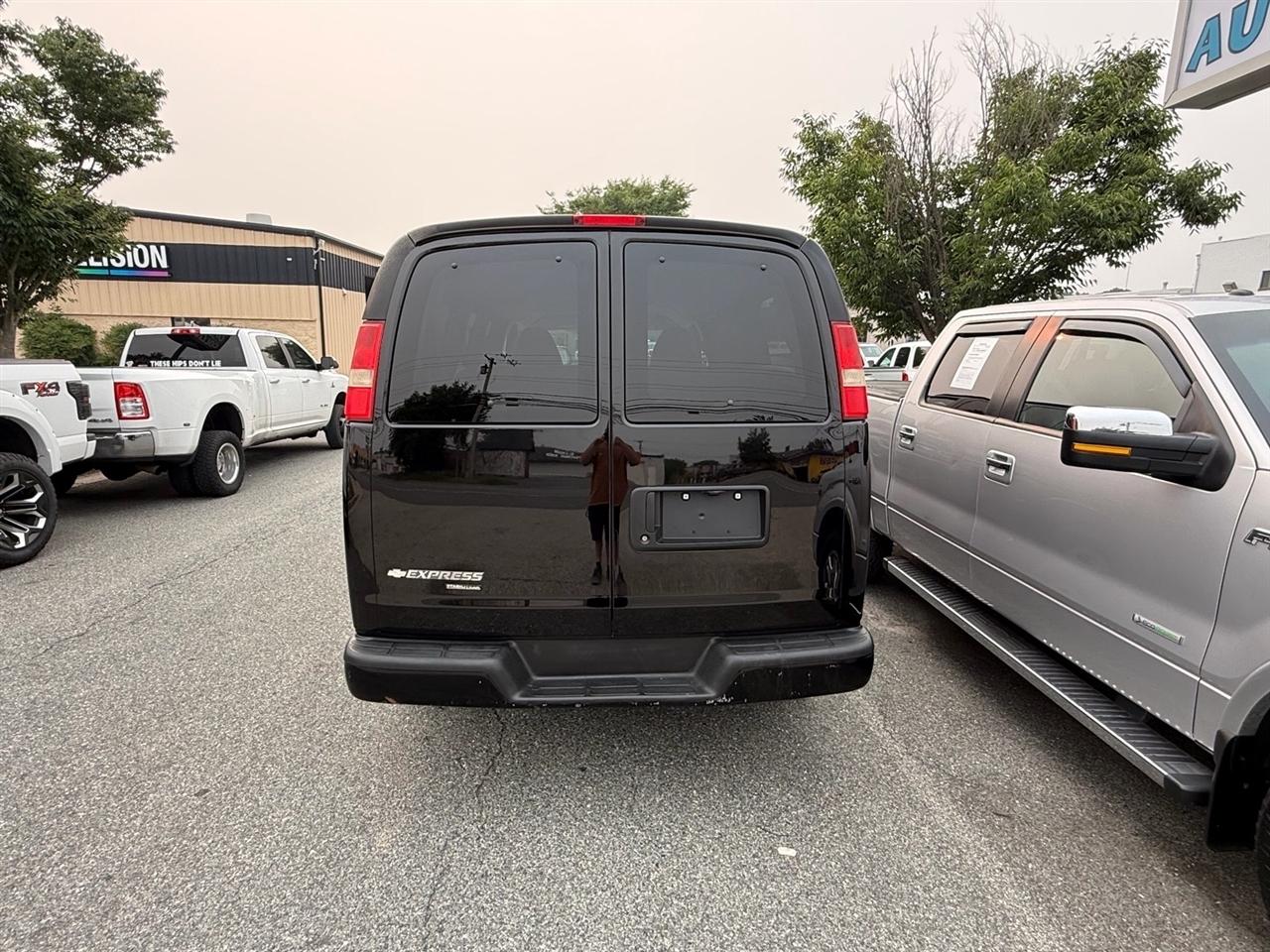 Chevrolet Express Passenger RWD 2500 135" LS 2014