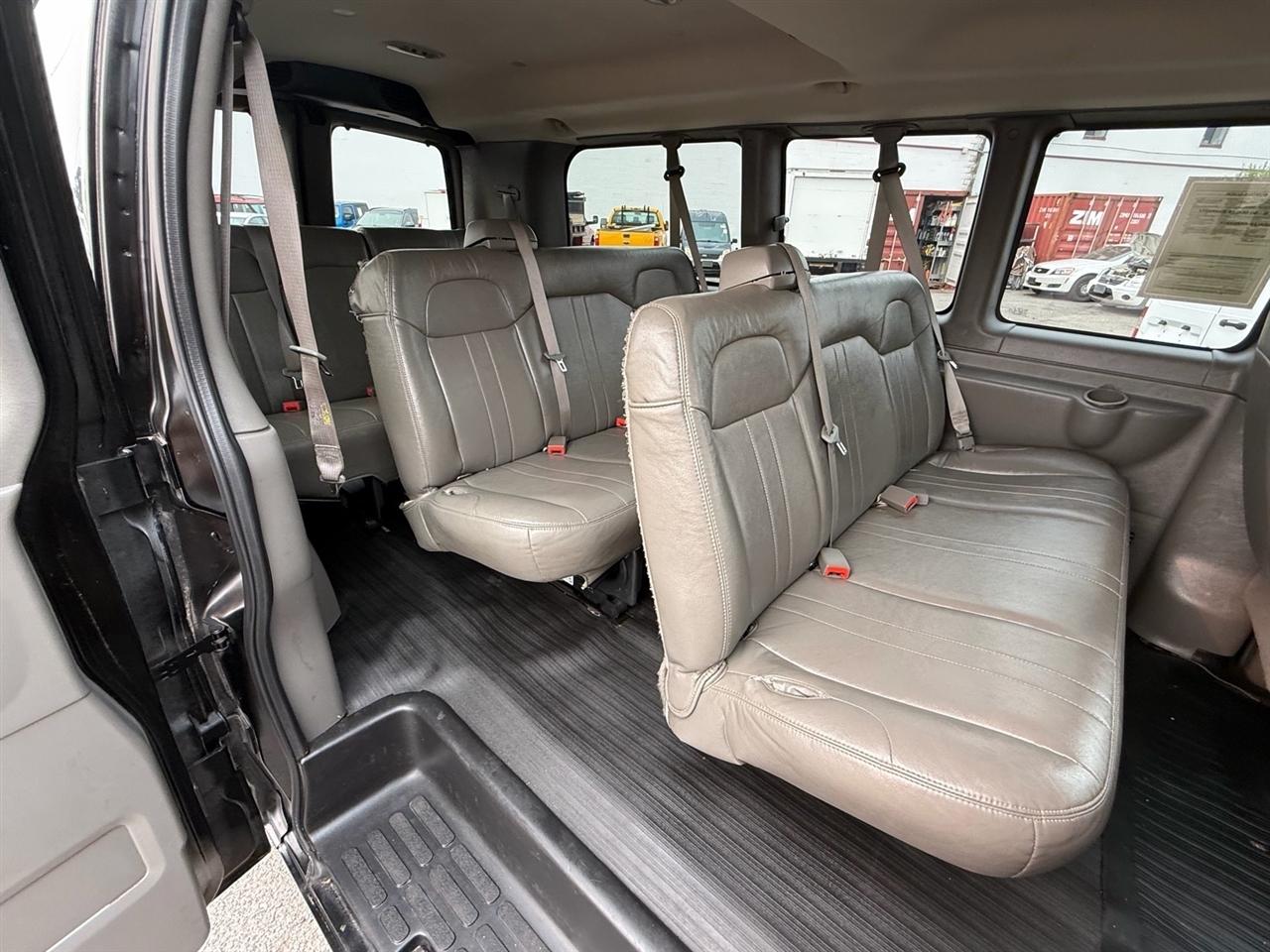 Chevrolet Express Passenger RWD 2500 135" LS 2014