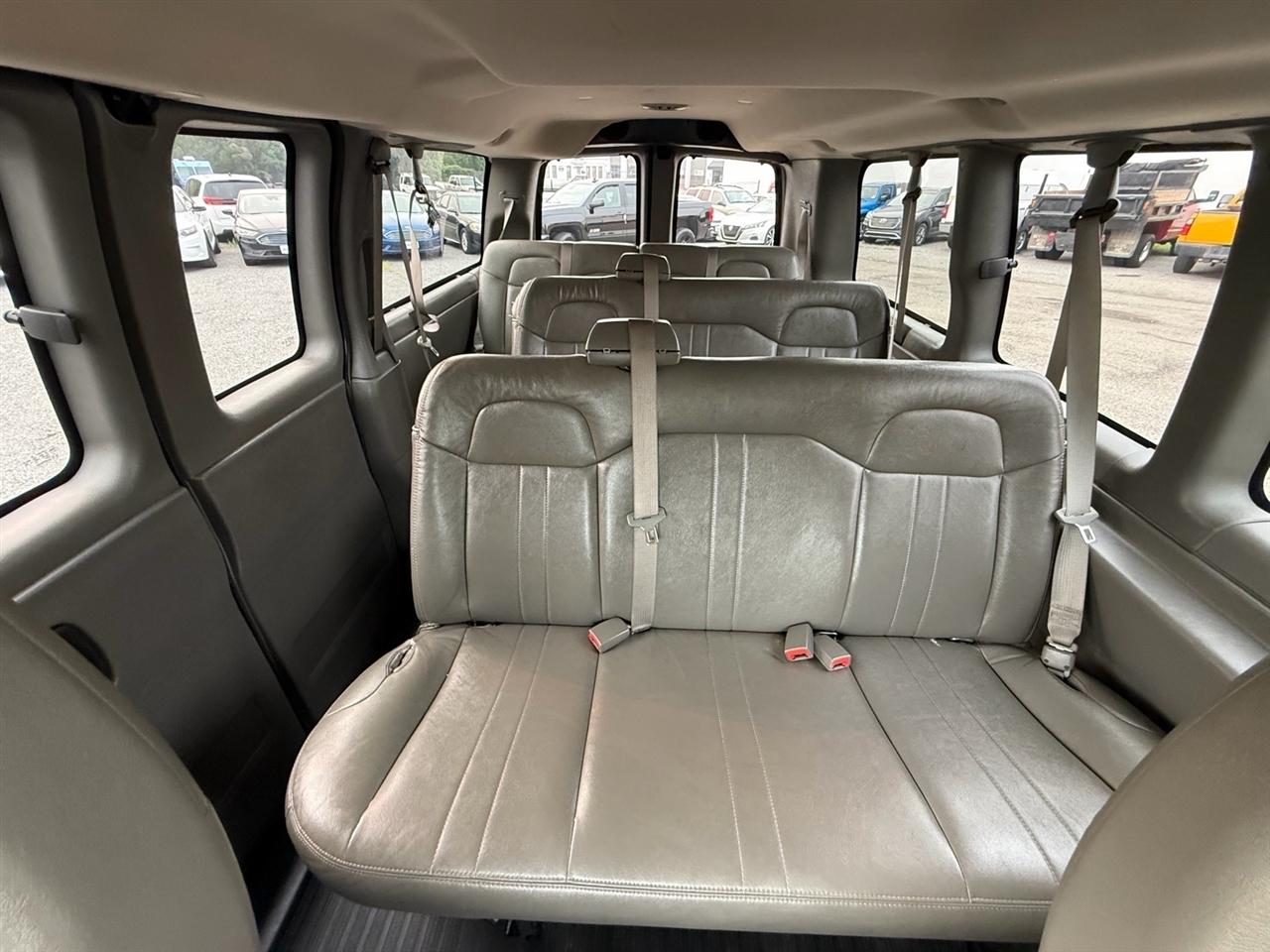 Chevrolet Express Passenger RWD 2500 135" LS 2014