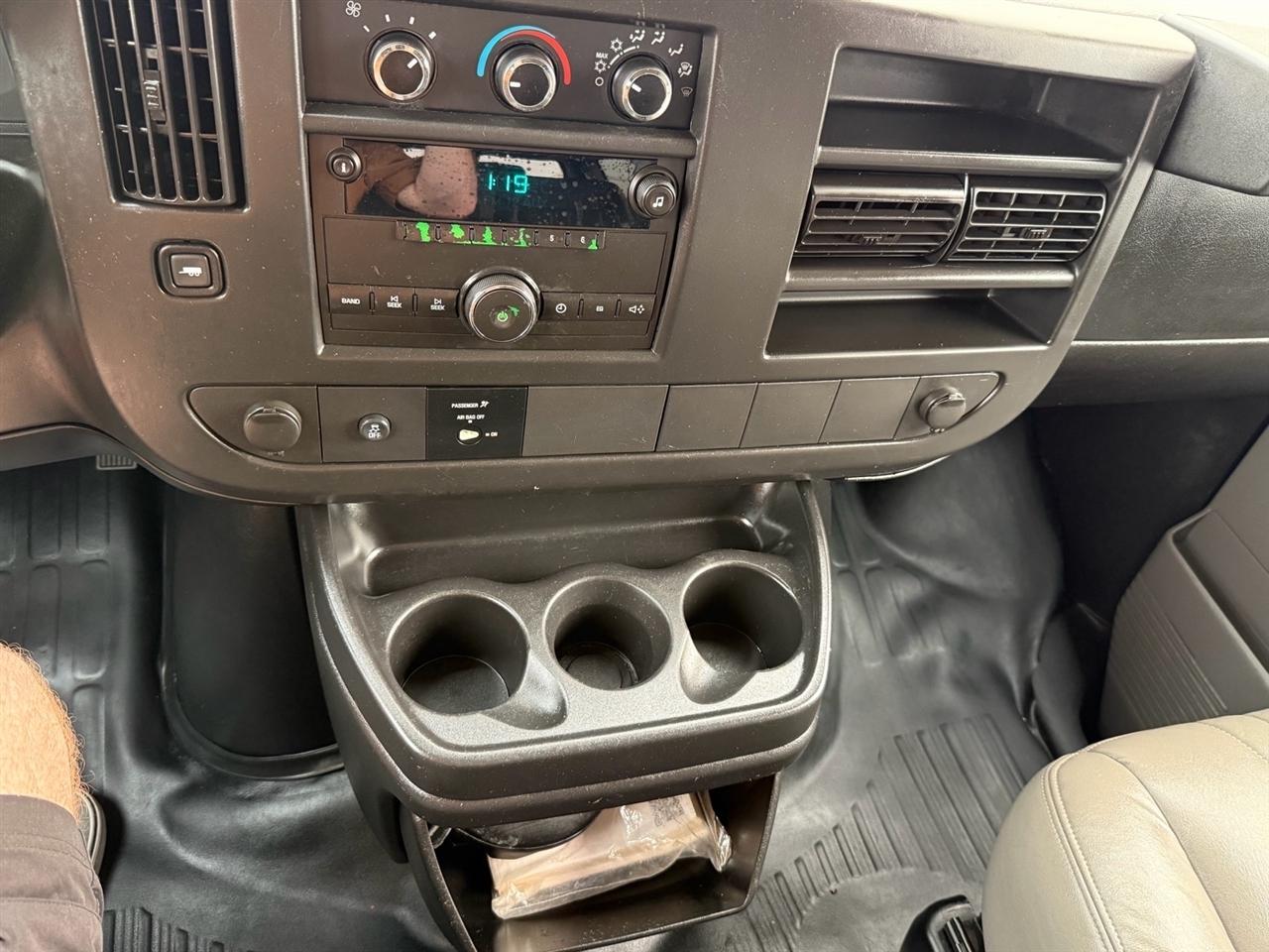 Chevrolet Express Passenger RWD 2500 135" LS 2014
