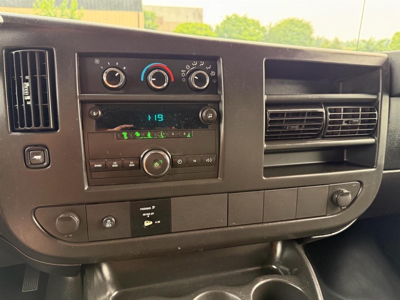 Chevrolet Express Passenger RWD 2500 135" LS 2014
