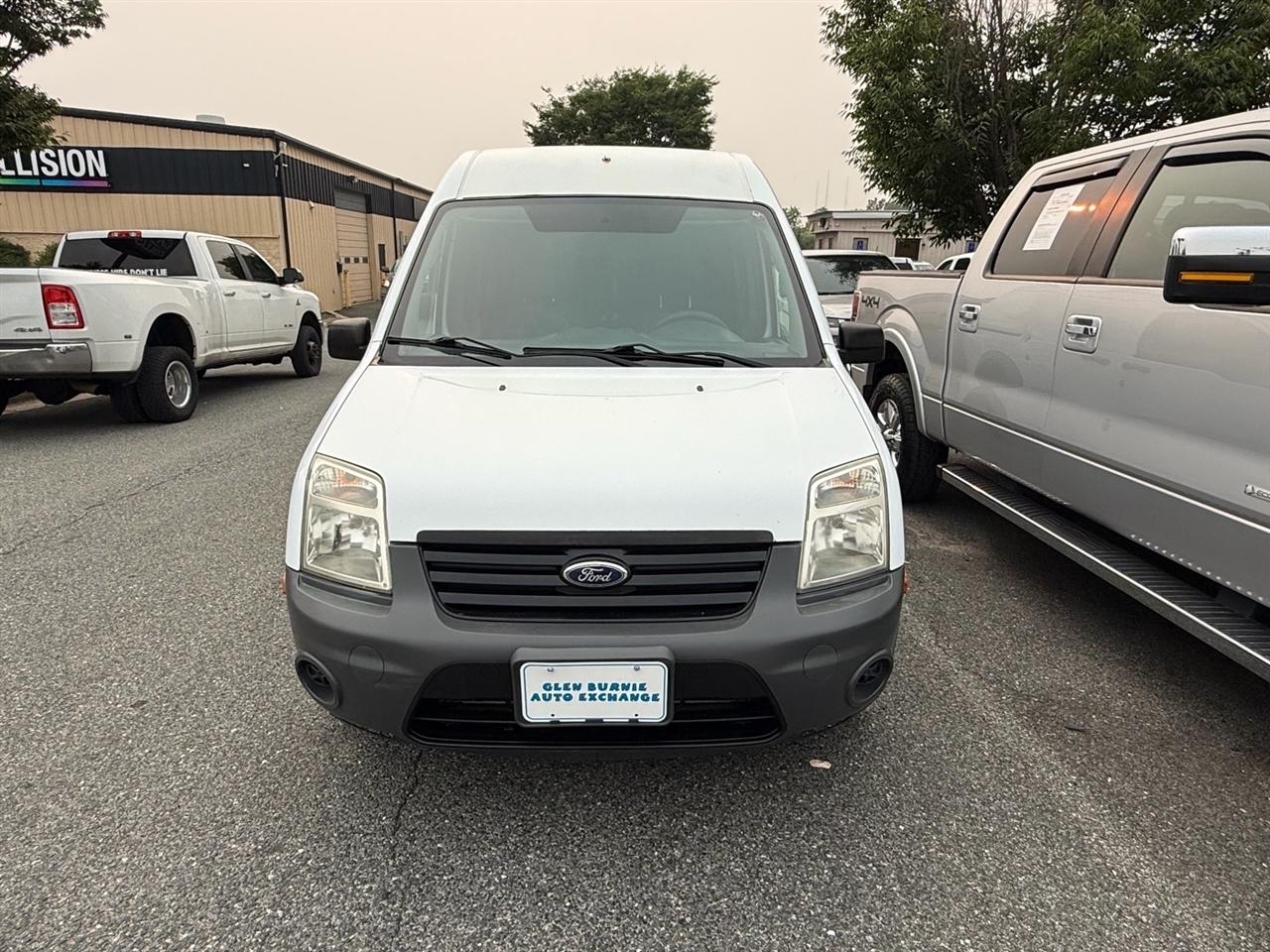 Ford Transit Connect 114.6" XL w/o side or rear door glass 2010