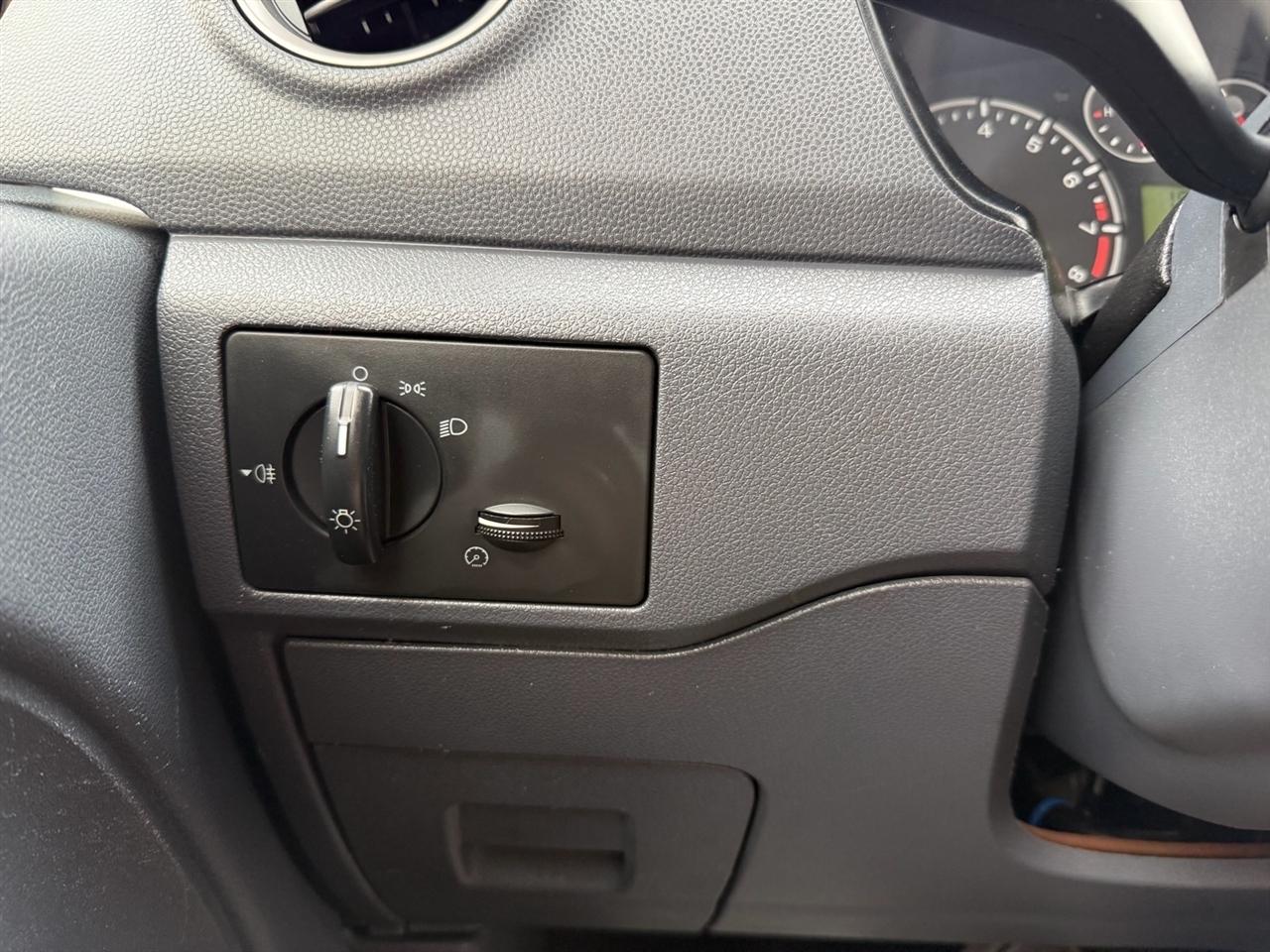 Ford Transit Connect 114.6" XL w/o side or rear door glass 2010