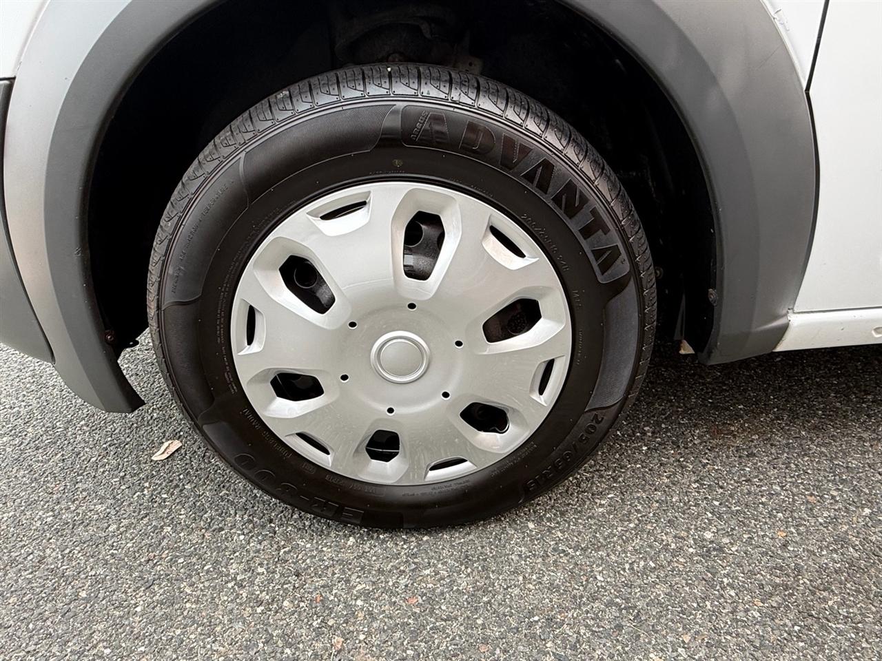 Ford Transit Connect 114.6" XL w/o side or rear door glass 2010