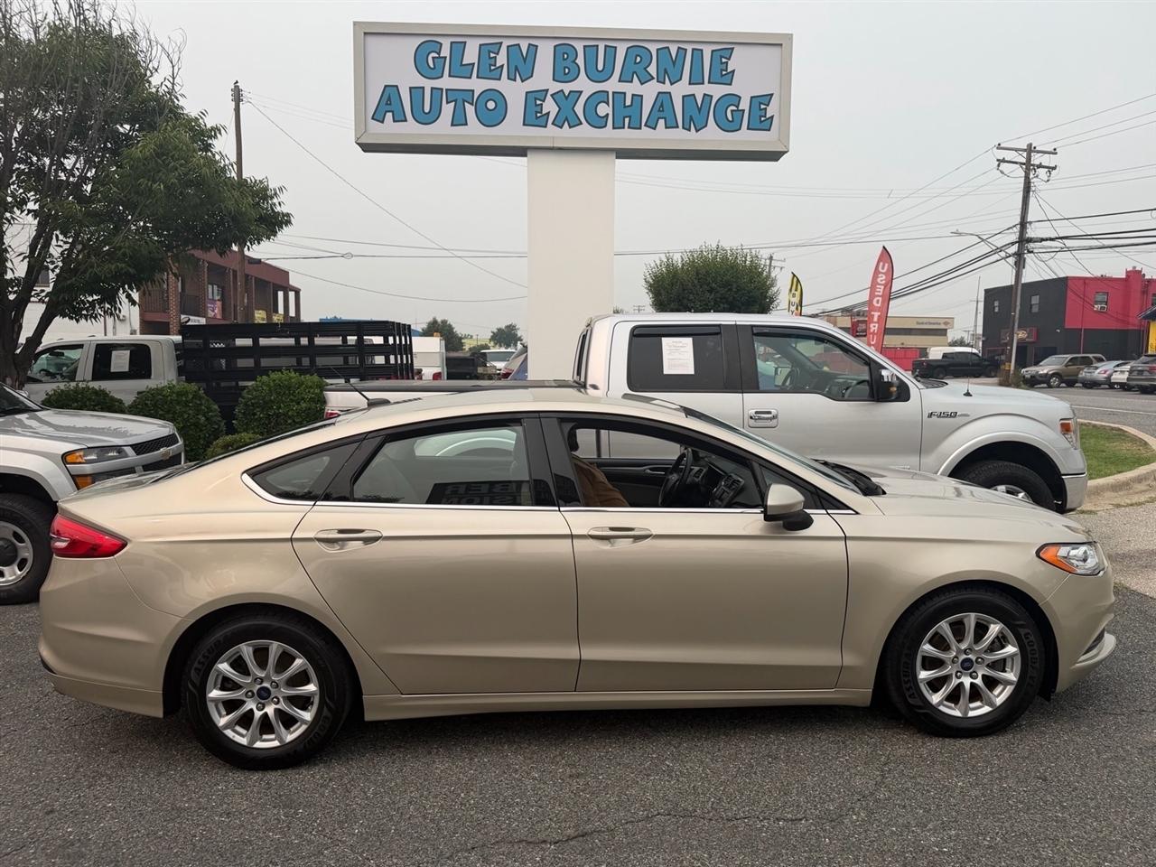 Ford Fusion S FWD 2017