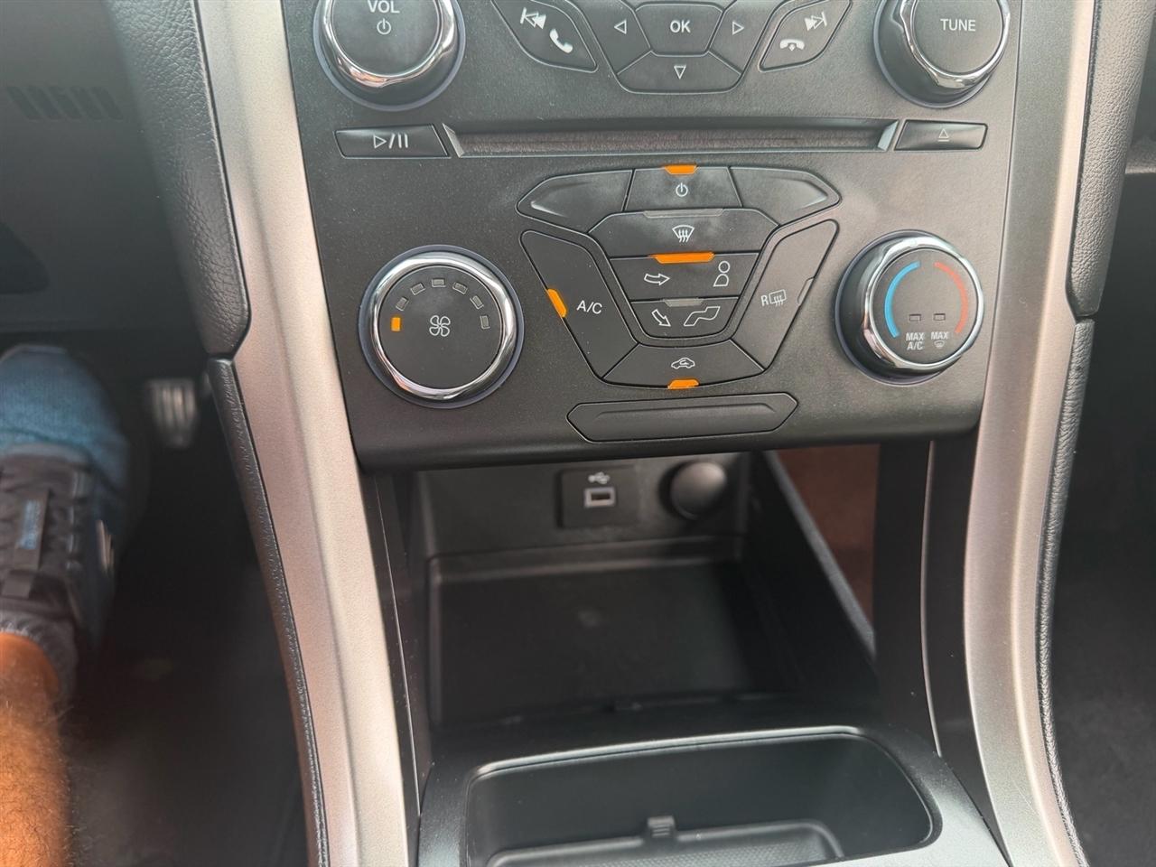 Ford Fusion S FWD 2017