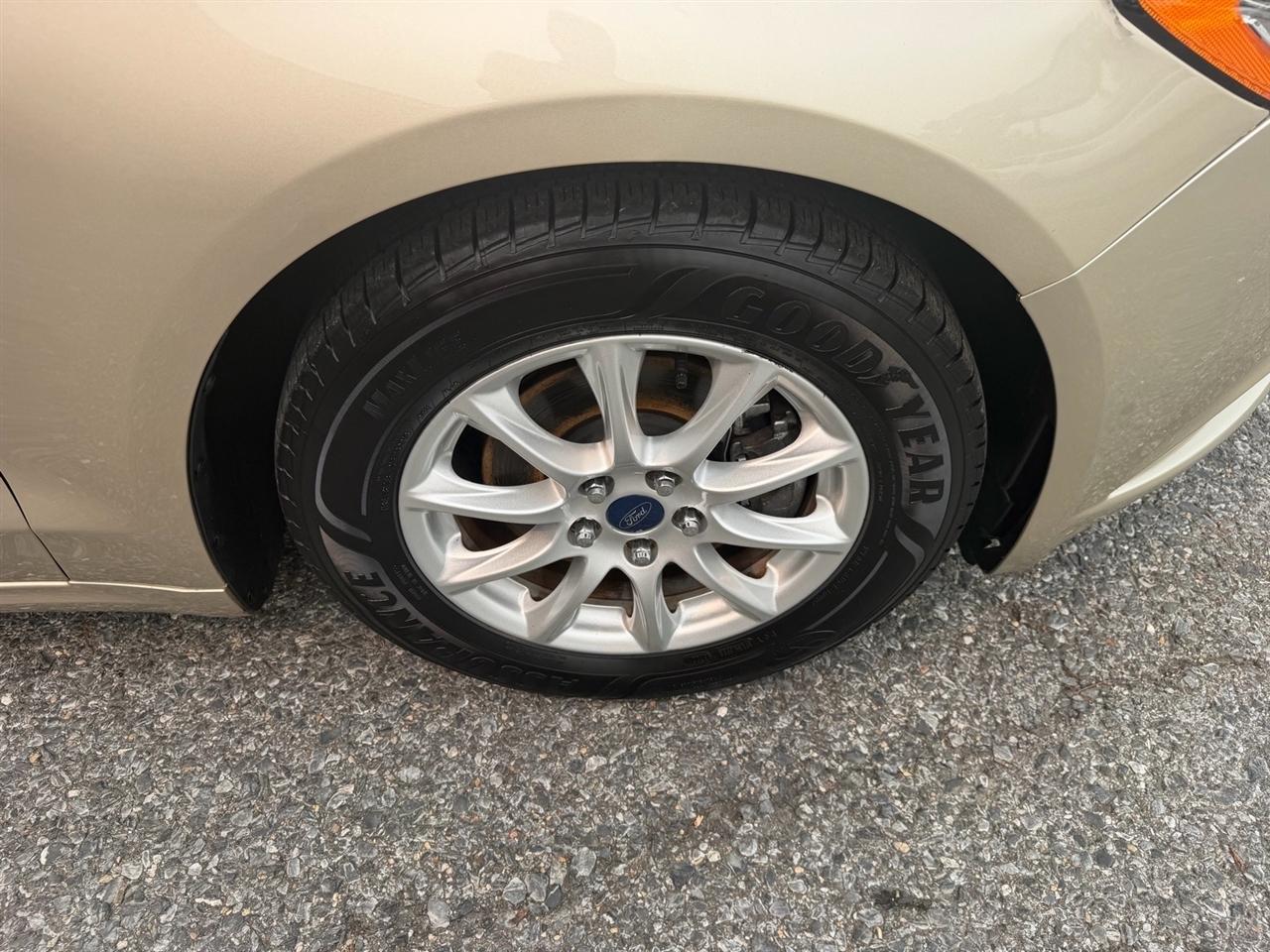 Ford Fusion S FWD 2017