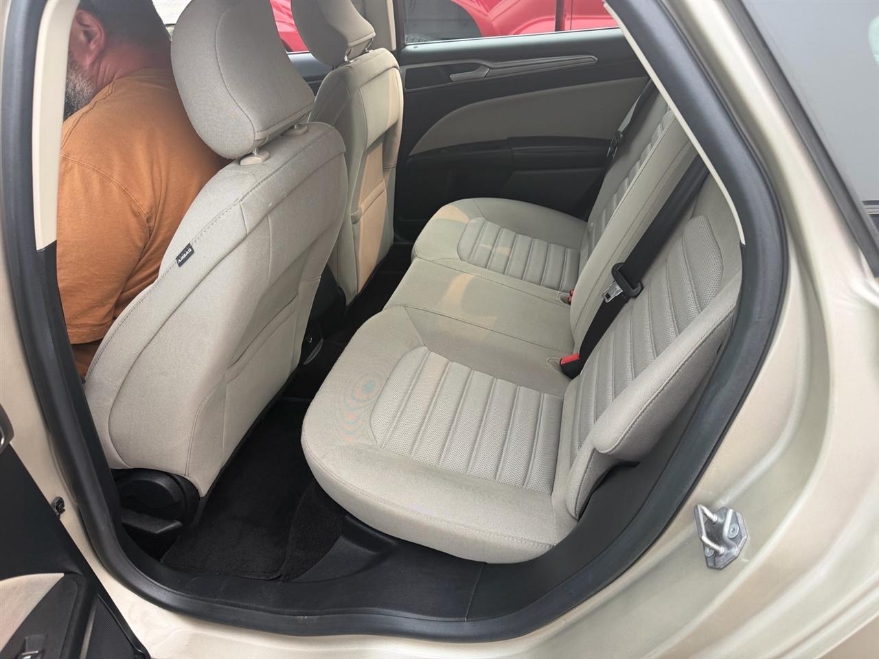 Ford Fusion S FWD 2017