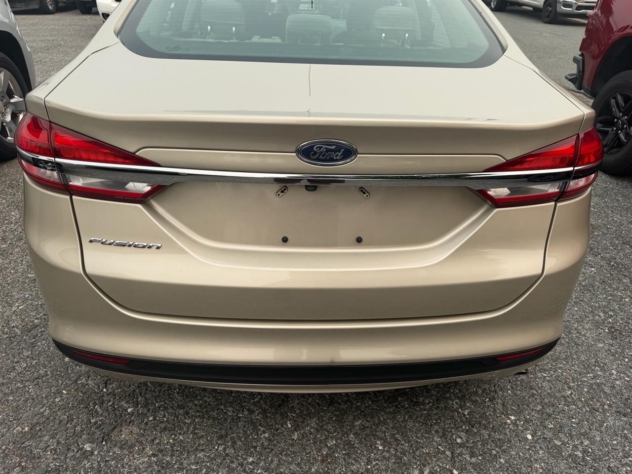 Ford Fusion S FWD 2017