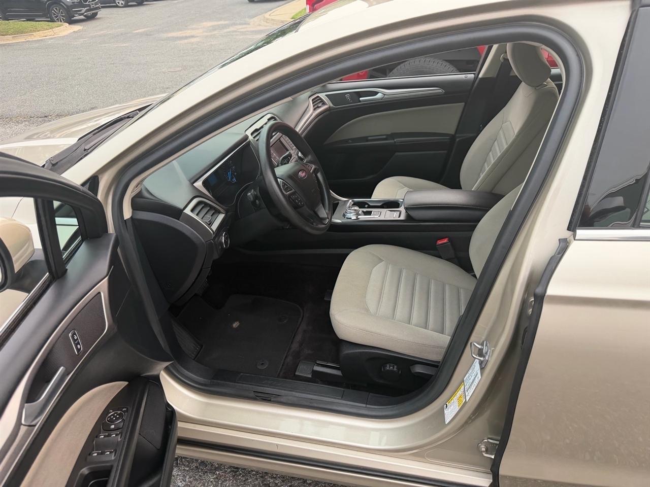 Ford Fusion S FWD 2017