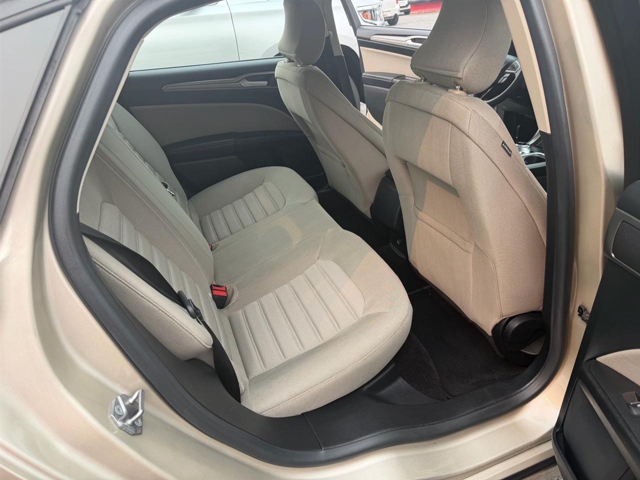Ford Fusion S FWD 2017