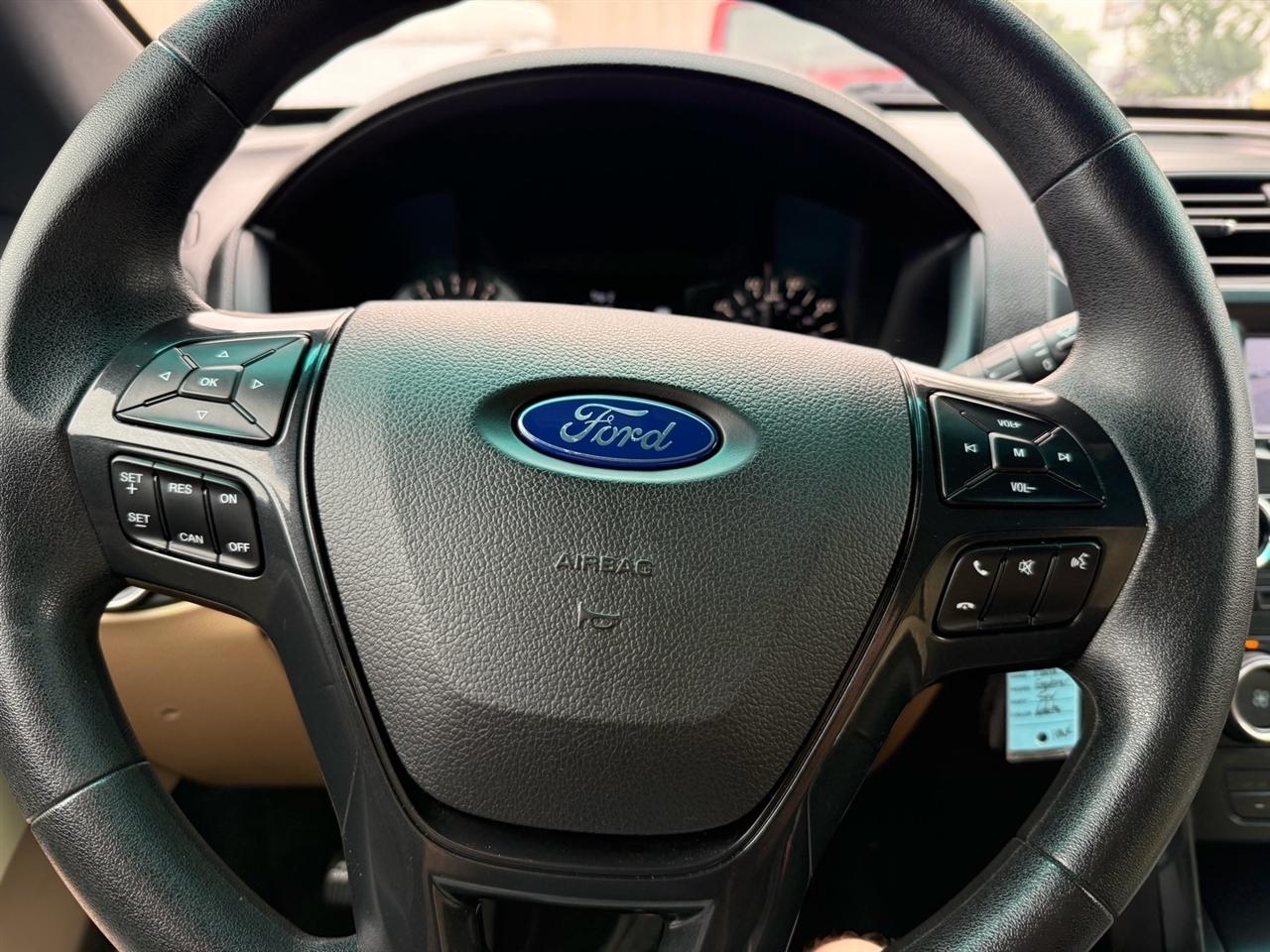Ford Explorer Base 4WD 2017