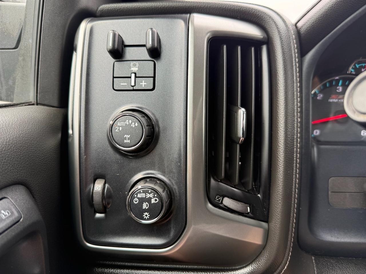 Chevrolet Silverado 1500 4WD Crew Cab 143.5" LTZ w/2LZ 2018