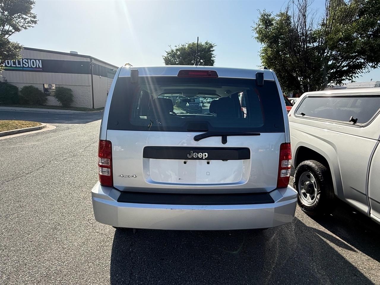 Jeep Liberty 4WD 4dr Sport 2012