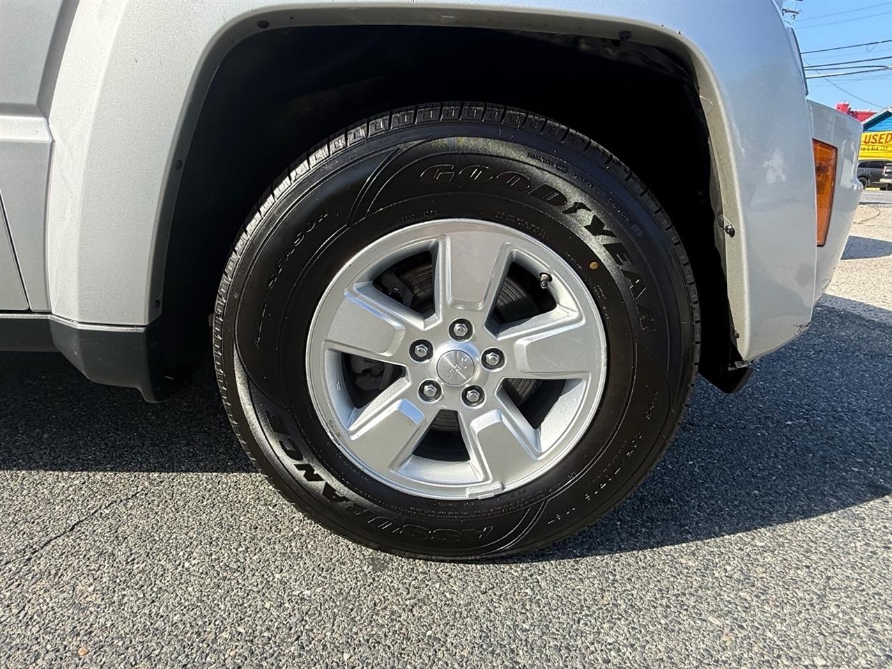 Jeep Liberty 4WD 4dr Sport 2012